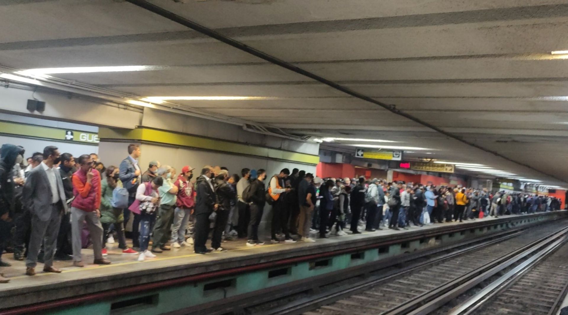 La estación Guerrero fue una de las más afectadas por la falta de trenes. (Twitter/@kraisiech)