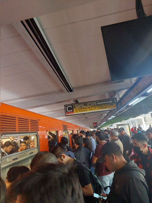 Usuarios reportaron retrasos en la Línea 3  del Metro. (Foto. Tomada de Twitter/@UlisesZaid1)