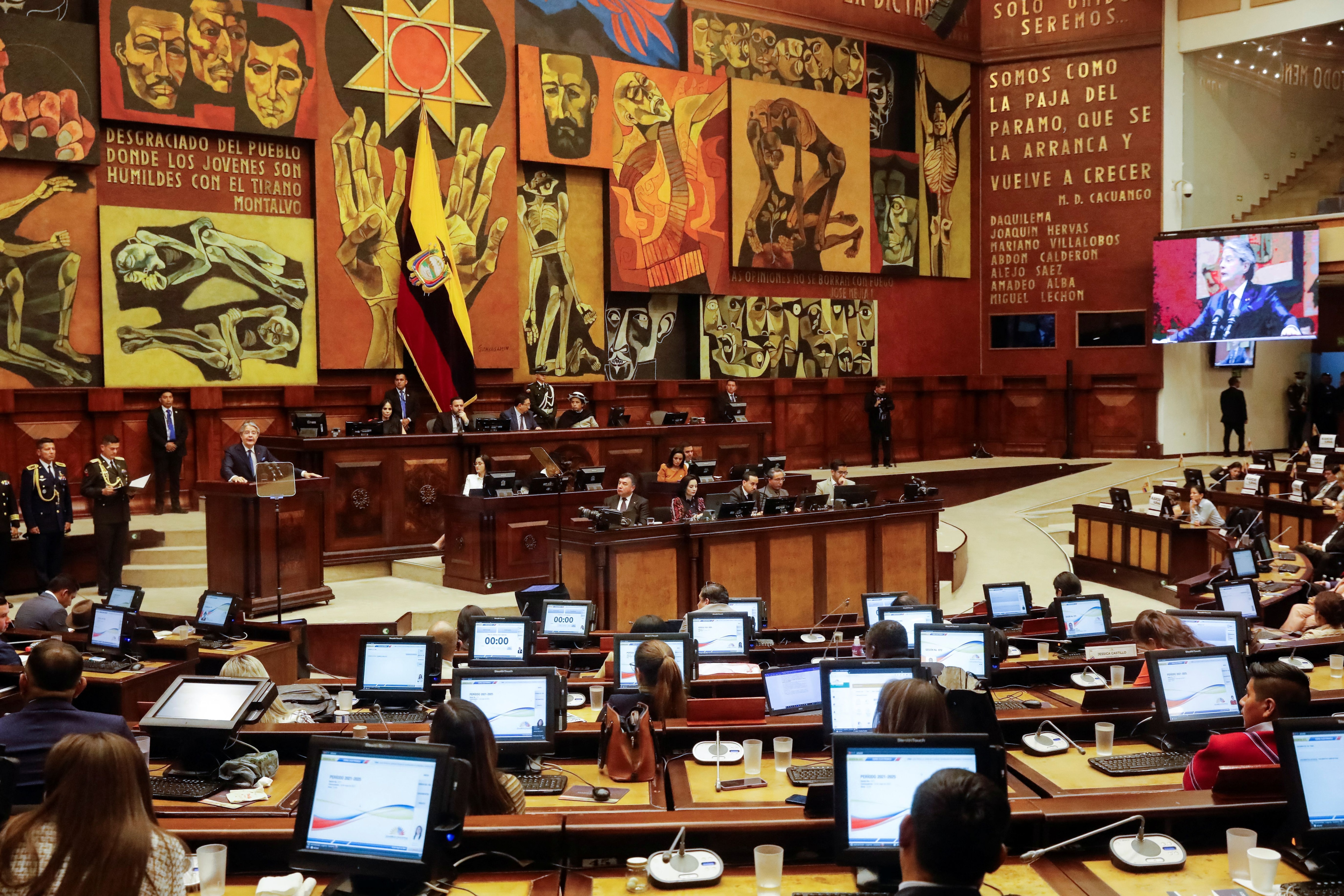 El presidente de Ecuador, Guillermo Lasso, usó un recurso constitucional para disolver el parlamento. (REUTERS/Karen Toro)