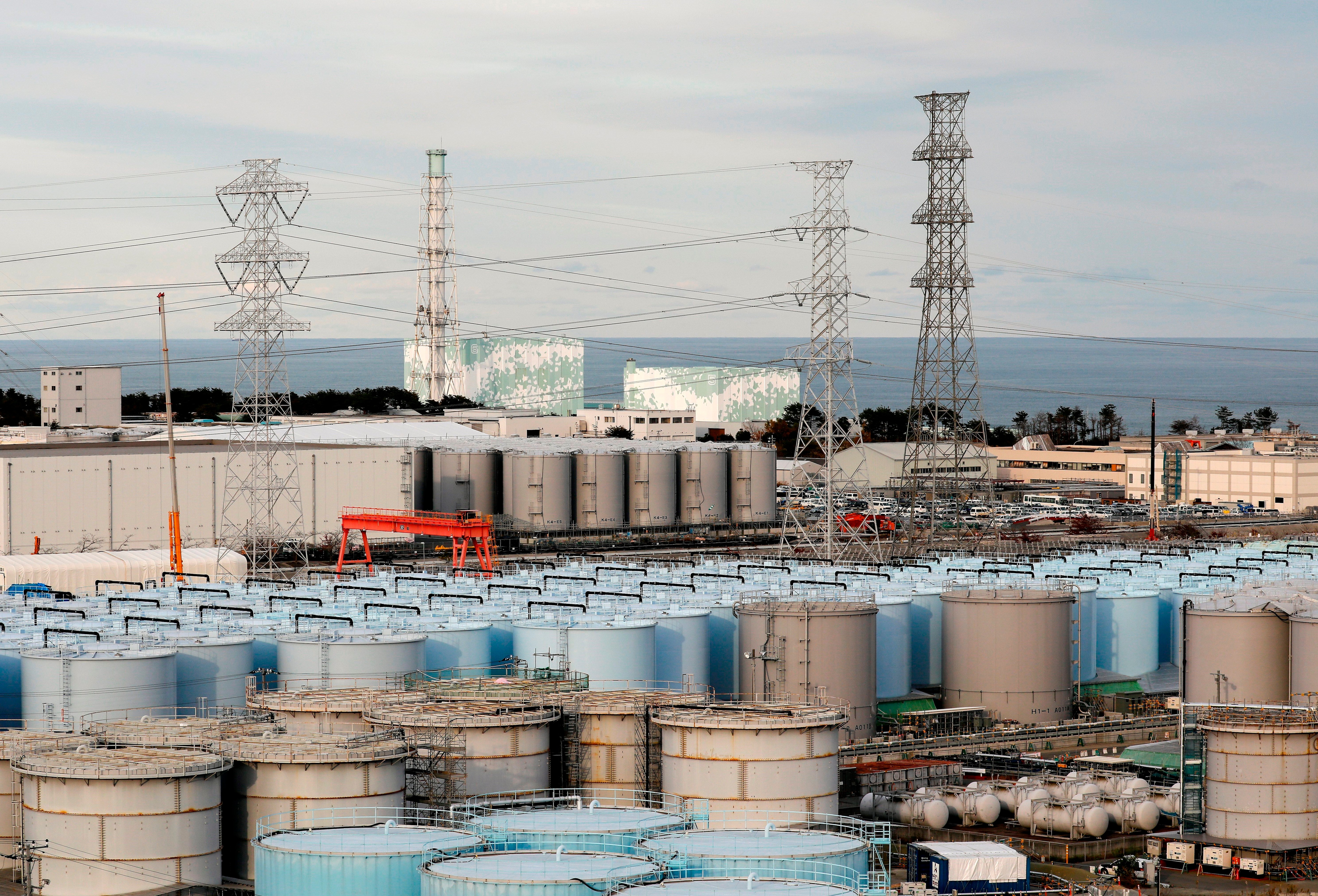 La delegación permanecerá en Tokio seis días para revisar el funcionamiento del sistema para filtrar isótopos radiactivos del agua contaminada de la central, el plan para verter el agua al Pacífico o la capacidad de las autoridades niponas para analizar concentraciones de materiales radiactivos. (EFE)