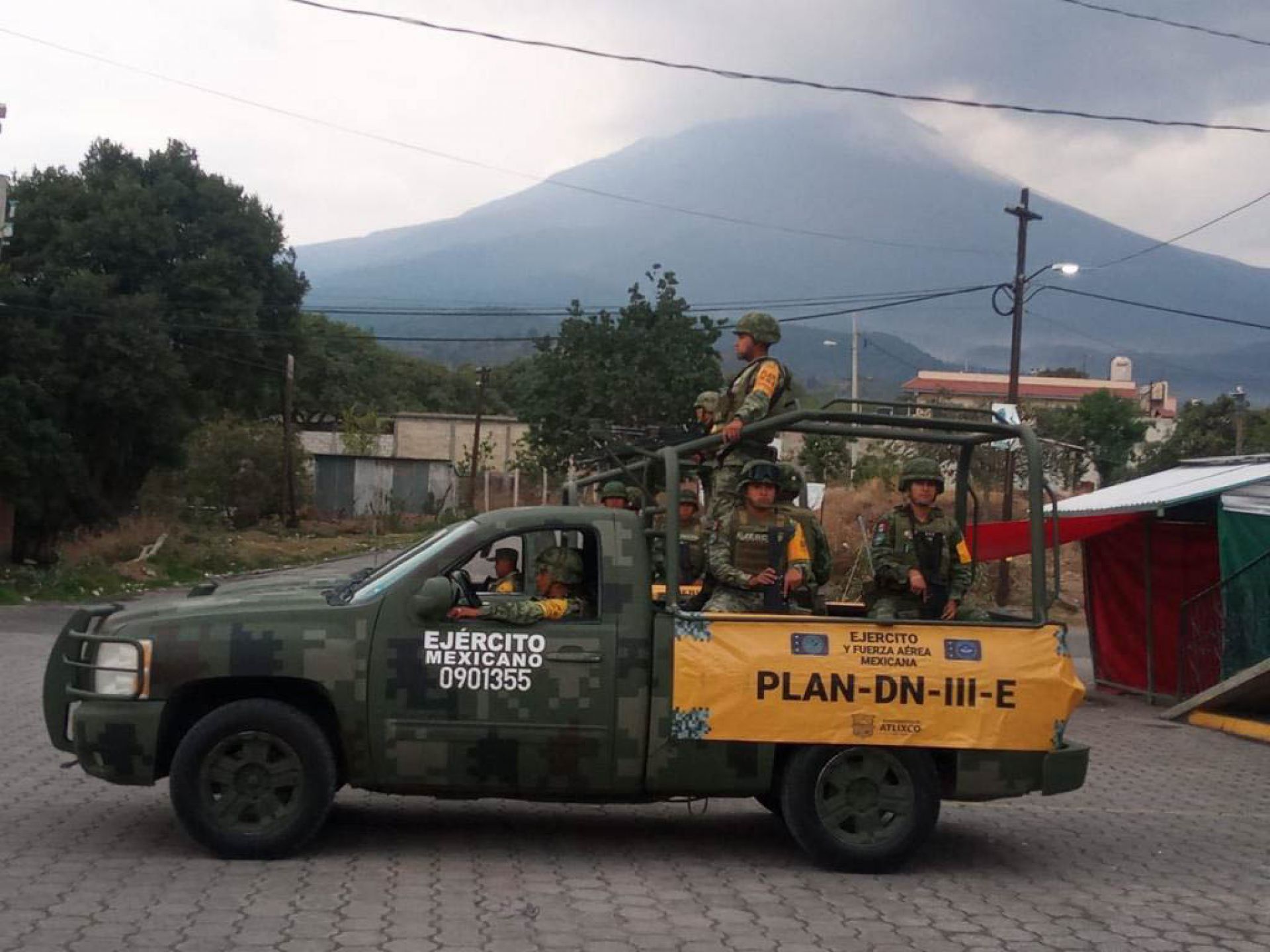 Más de 6 mil 500 elementos militares vigilarán las áreas aledañas al Popocatépetl. (SEDENA/CUARTOSCURO)