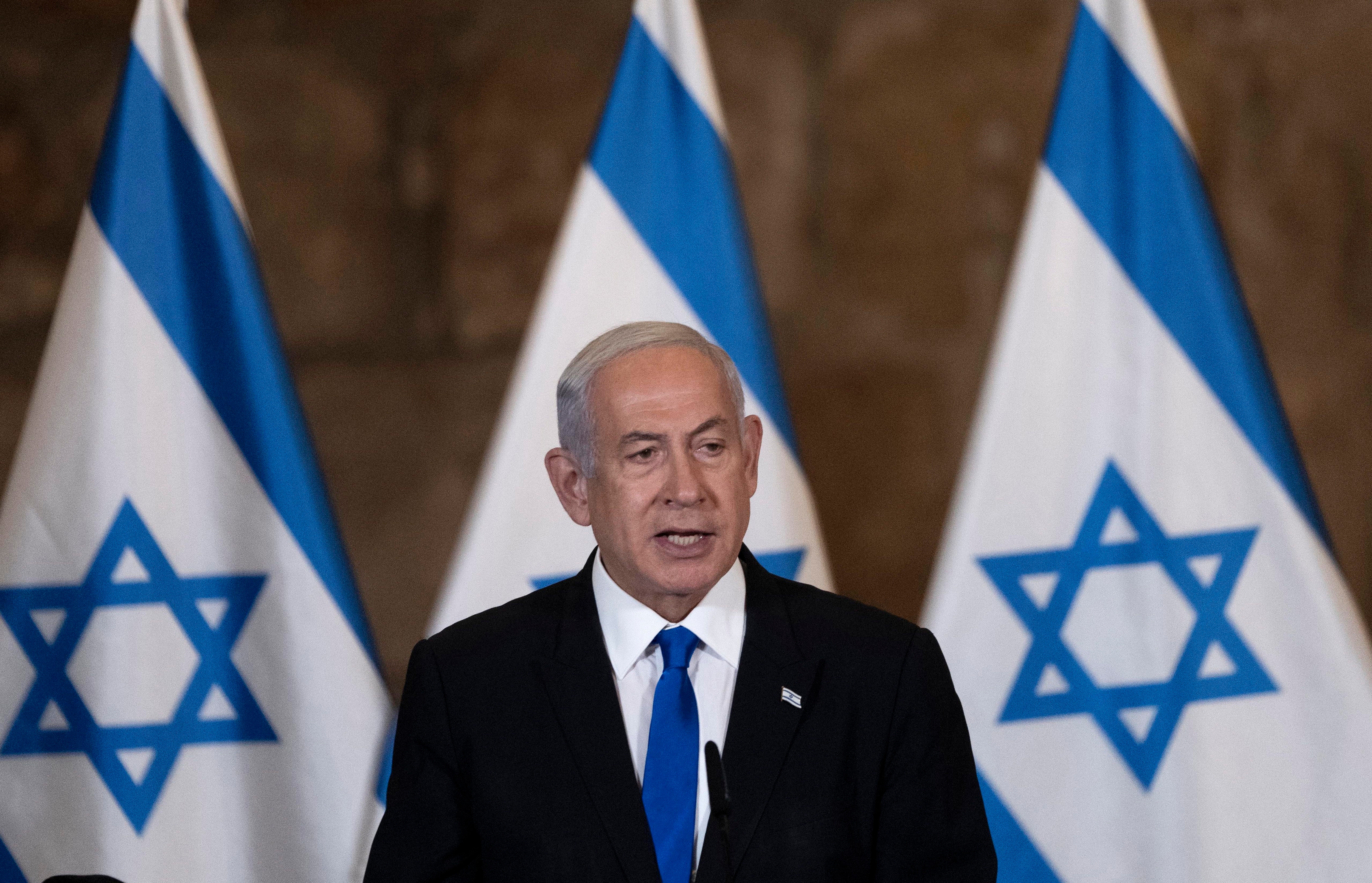 Benjamin Netanyahu se recupera satisfactoriamente tras ser operado de emergencia para implantarle un marcapasos. (AP)
