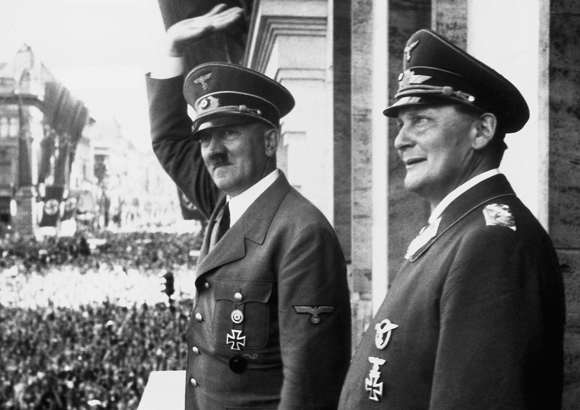 Hitler en los balcones de la Cancillería del Reich (Getty)