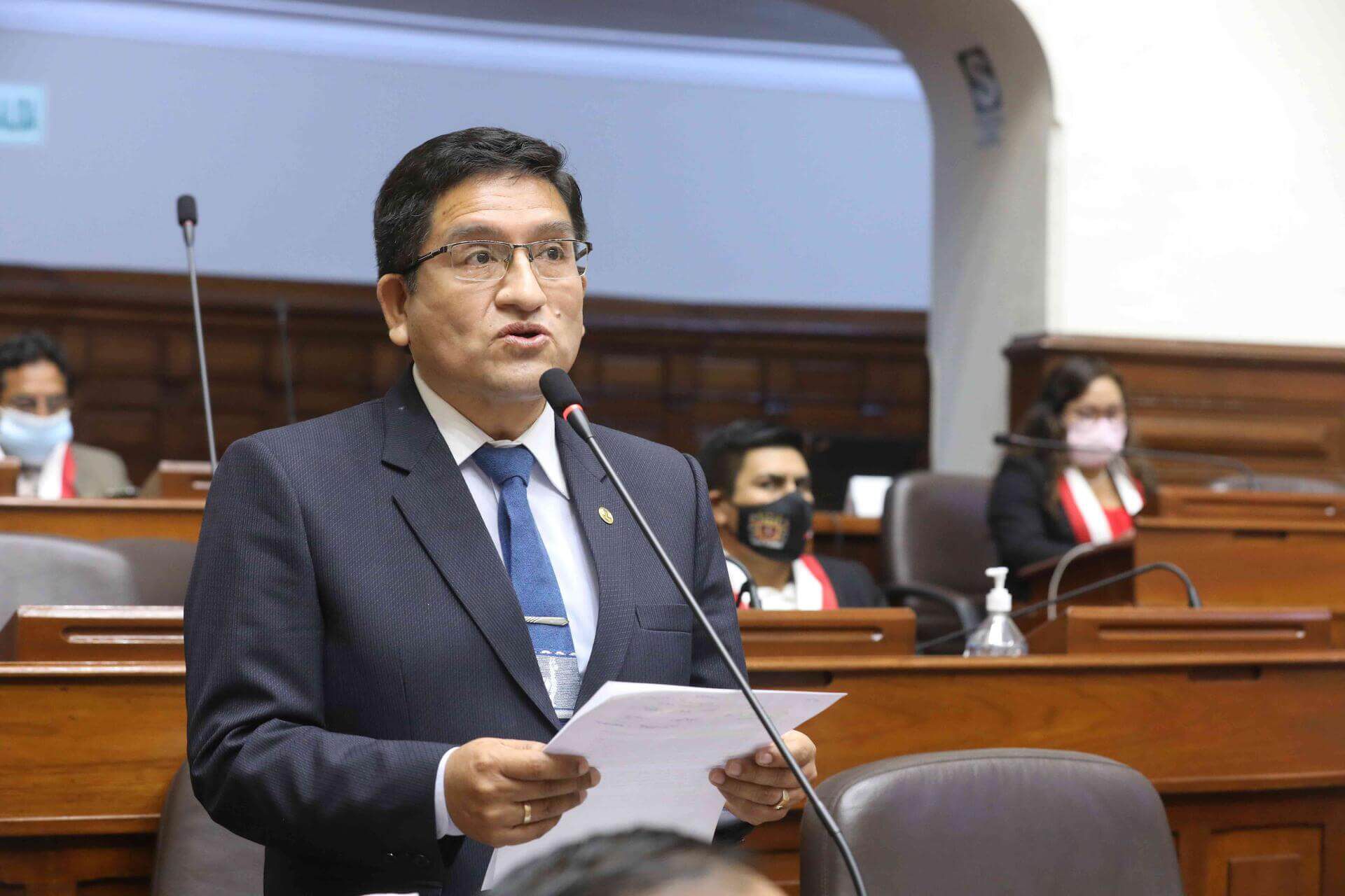 Congresista Elías Varas se aleja de Perú Bicentenario.