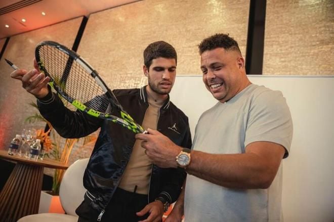 El exfutbolista Ronaldo Nazario junto al tenista Carlos Alcaraz (@CarlosAlcaraz)