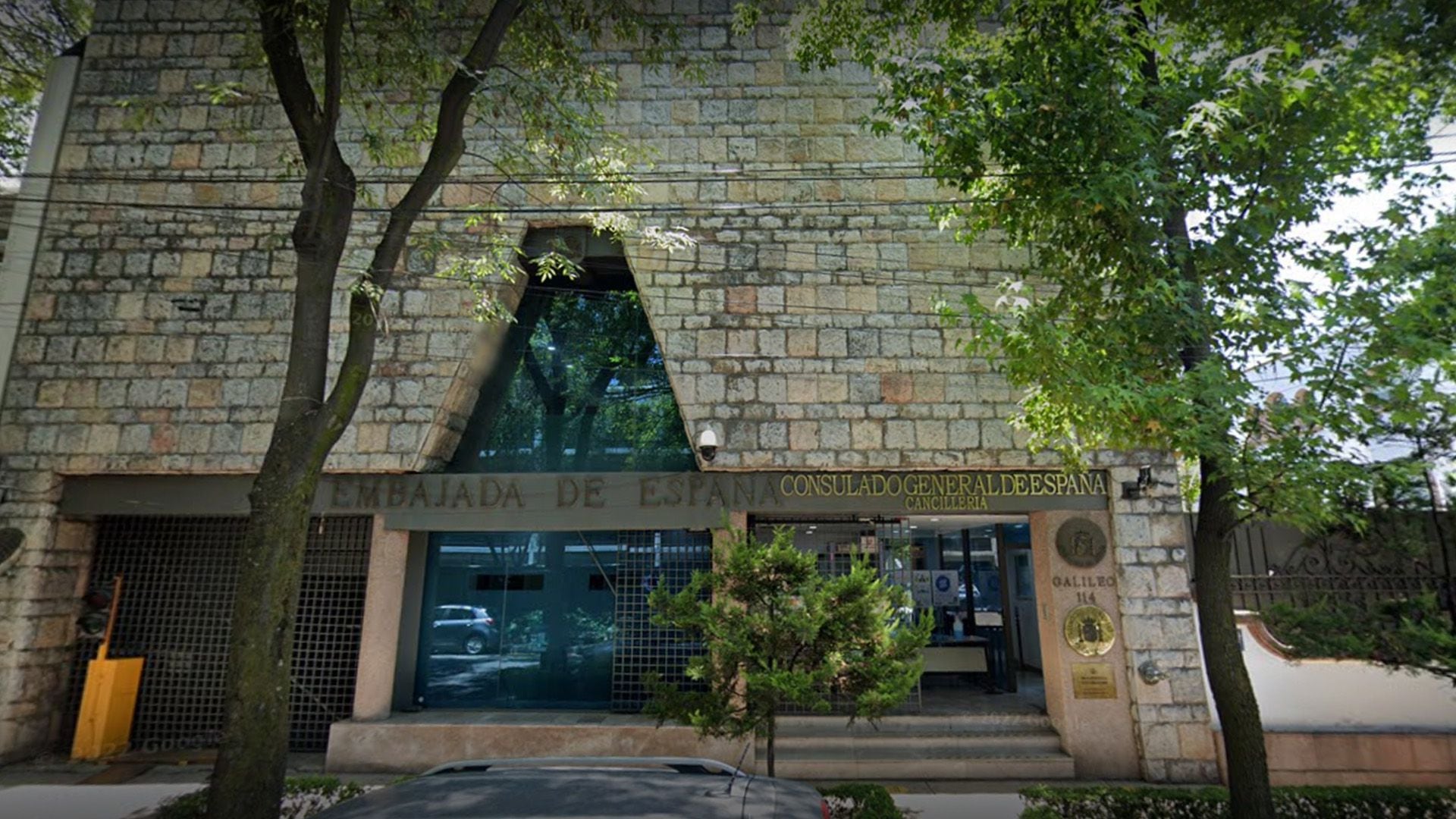 La SSC informó que un empleado intentó robar la caja fuerte de la embajada