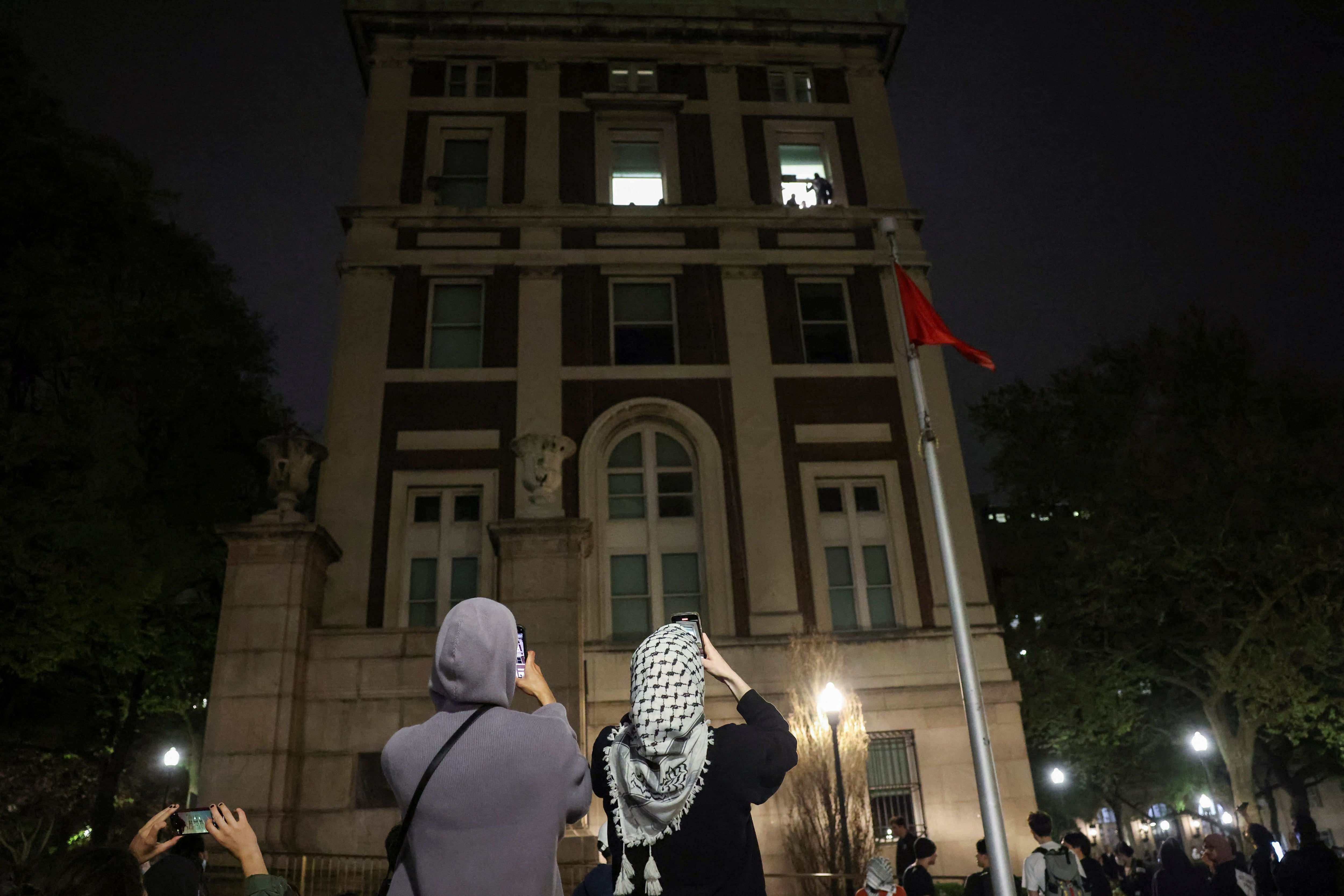 El Hamilton Hall fue uno de los edificios ocupados durante una protesta por los derechos civiles y contra la guerra de Vietnam en 1968. (REUTERS/Caitlin Ochs)