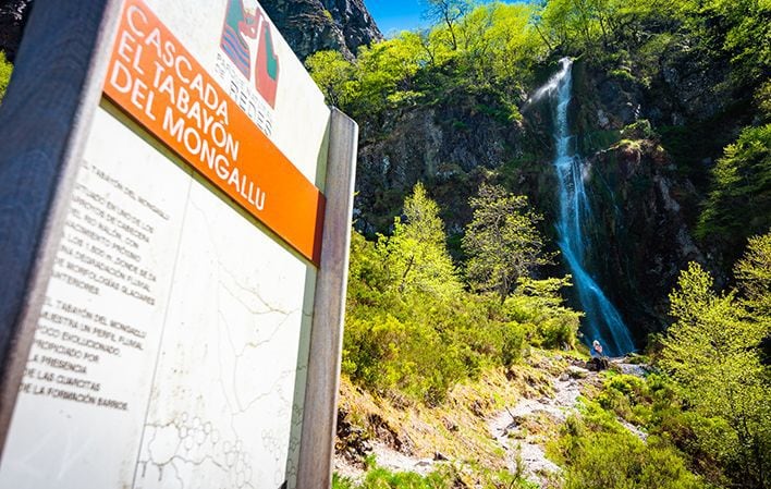 Ruta del Tobayón de Mongallú, en Asturias (Shutterstock).