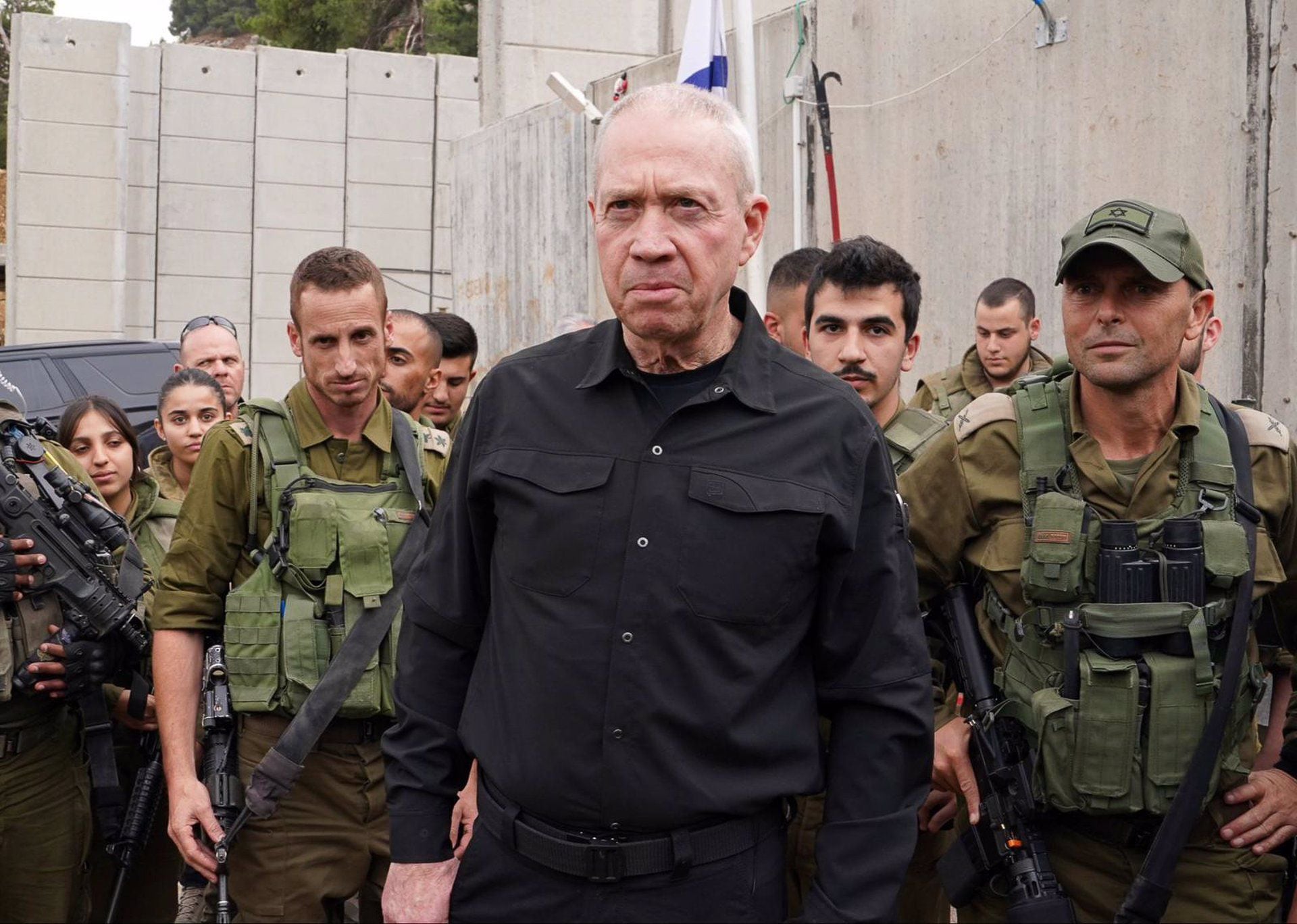 El ministro de Defensa de Israel, Yoav Gallant, durante una visita a las tropas desplegadas cerca de la frontera con Líbano (Europa Press/Contacto/Ariel Hermoni/Israel Mod)
