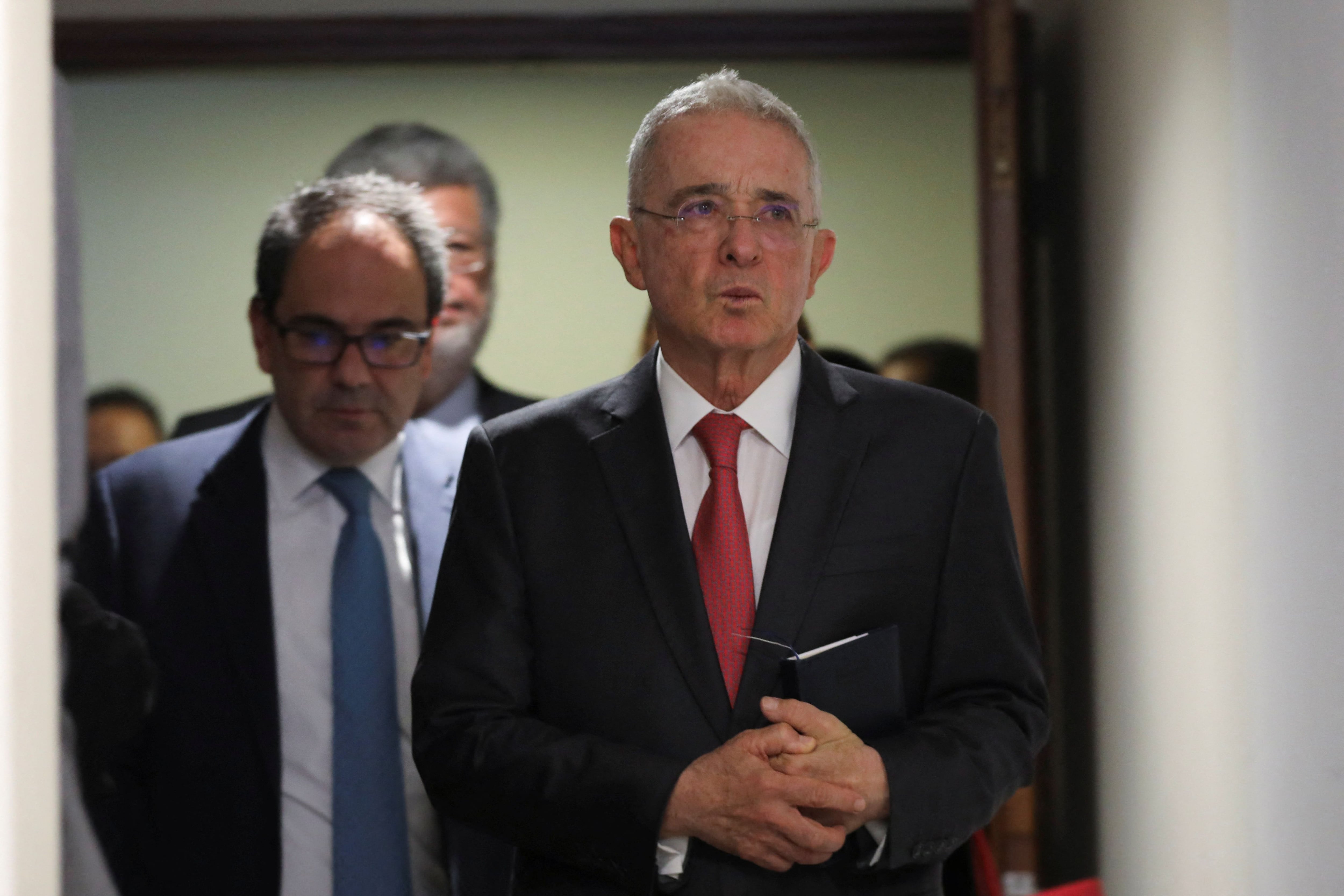 El expresidente Álvaro Uribe continúa con los reparos al proyecto para reformar la salud en el país - crédito Luisa González/Reuters