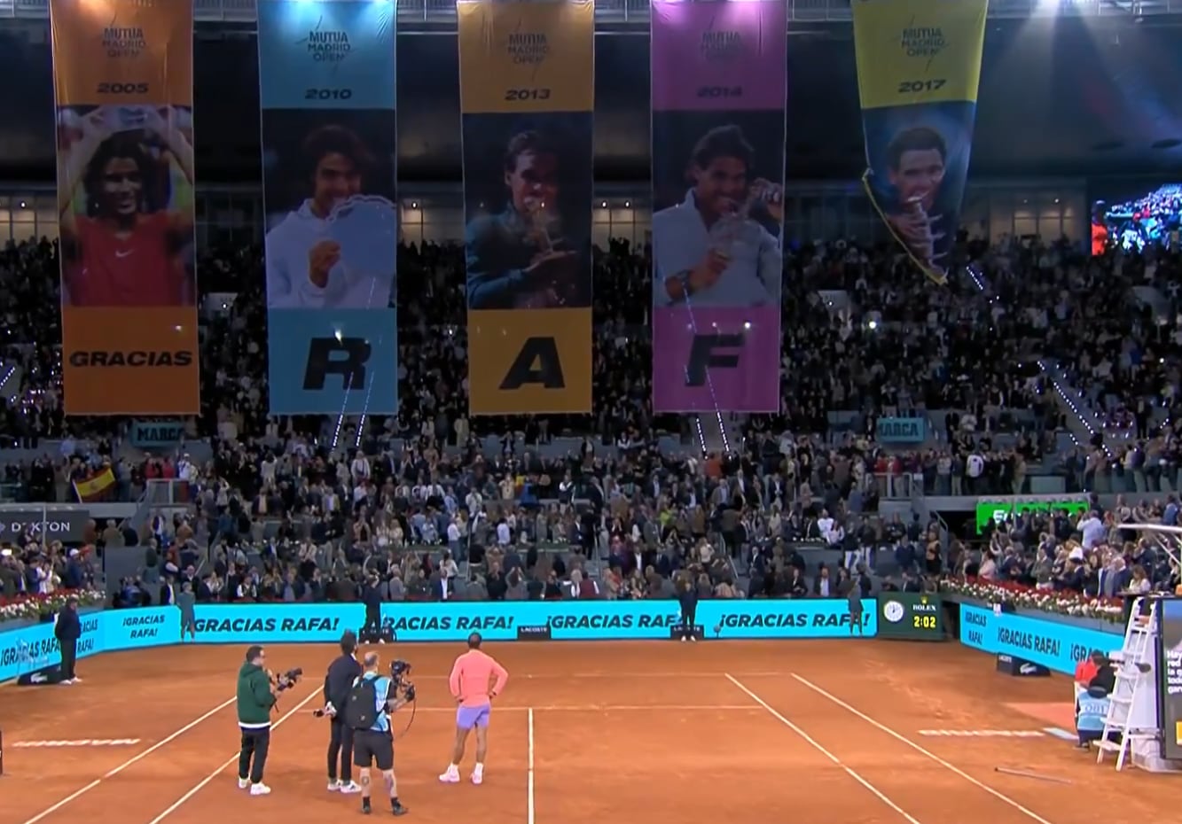 La última bandera trabada en el homenaje a Rafa Nadal (fotograma/RTVE)