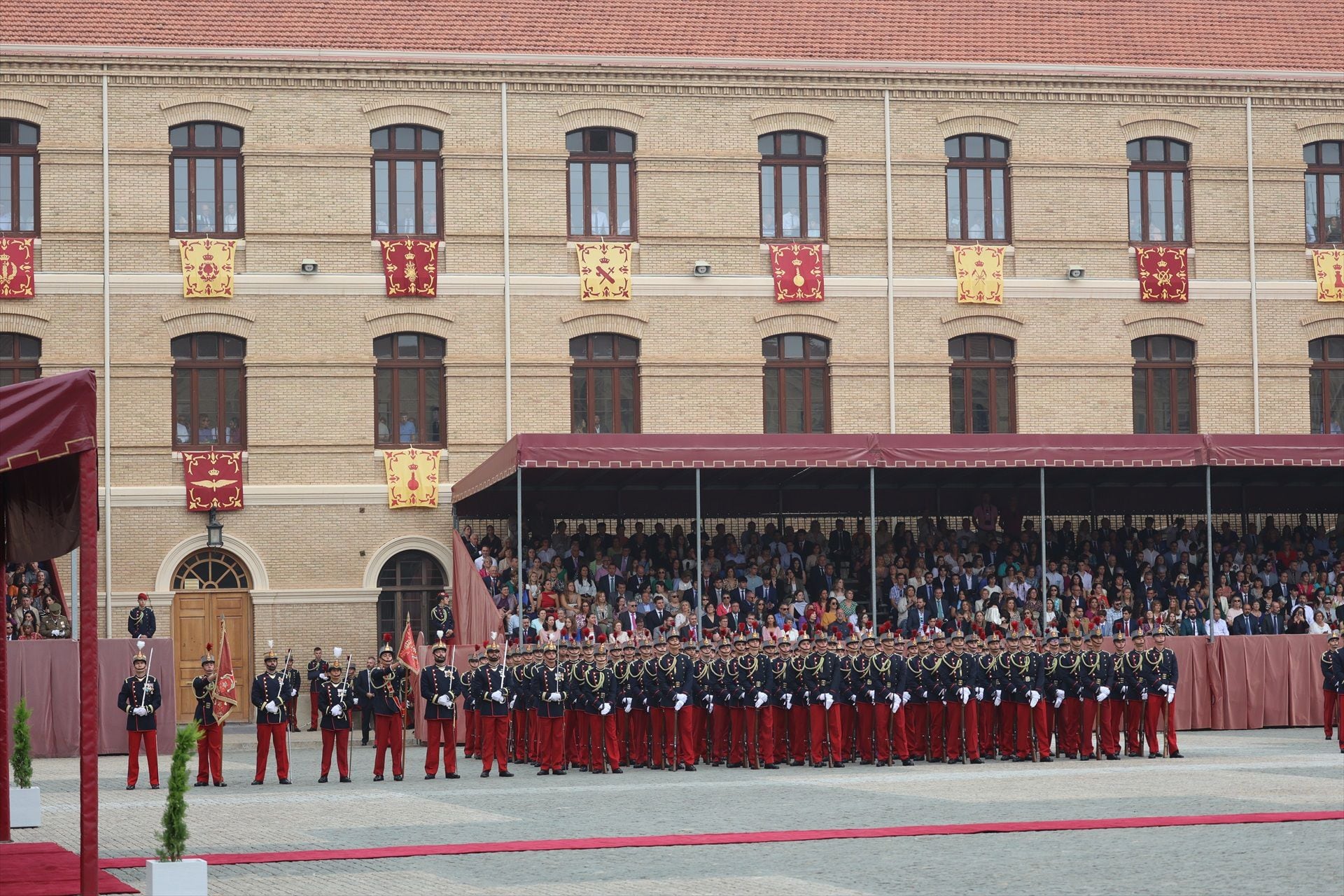 La princesa Leonor en la jura de bandera de la Academia Militar de Zaragoza