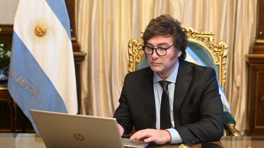 Javier Milei trabajando