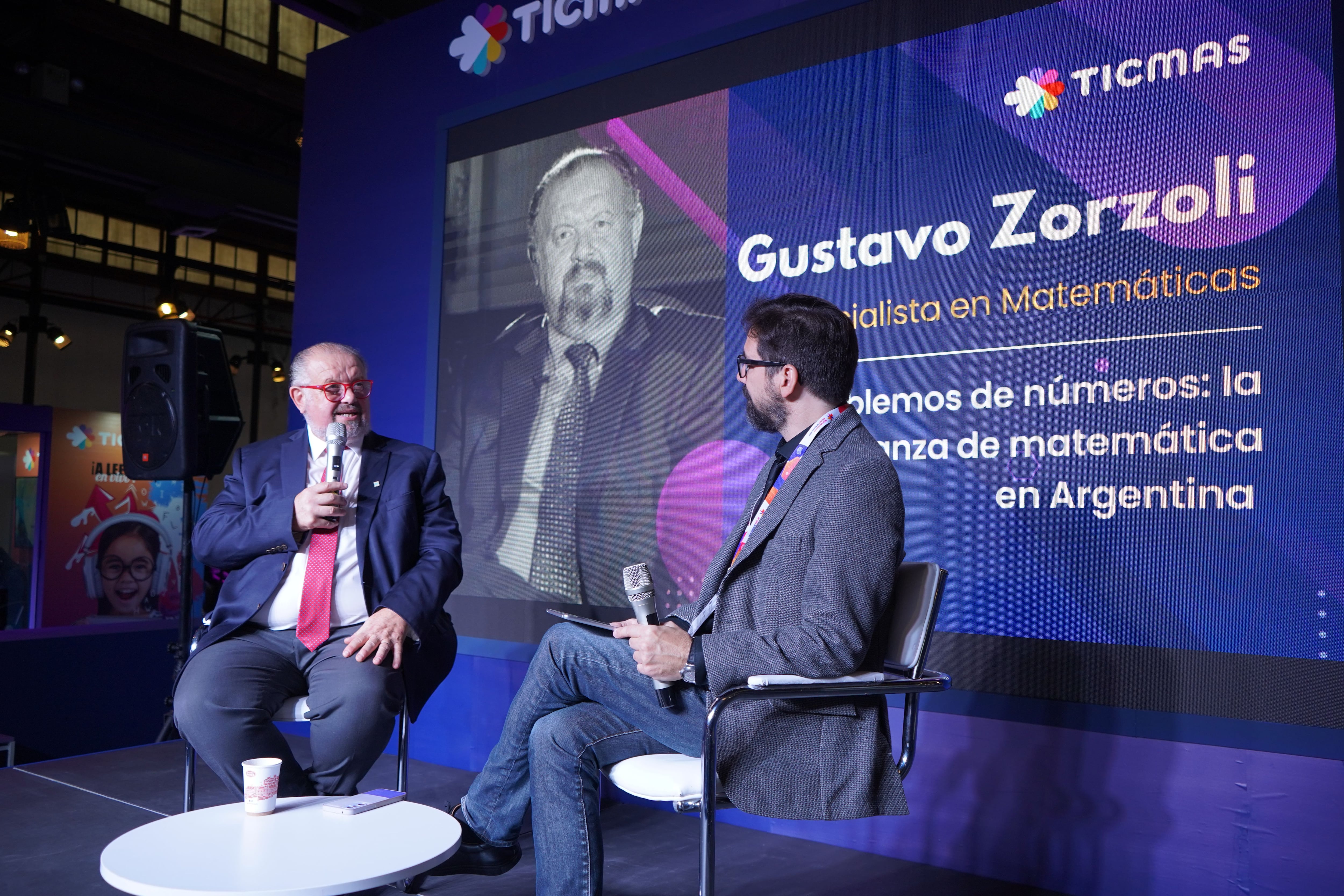 Gustavo Zorzoli en el stand de Ticmas durante la Feria Internacional del Libro de Buenos Aires 2024