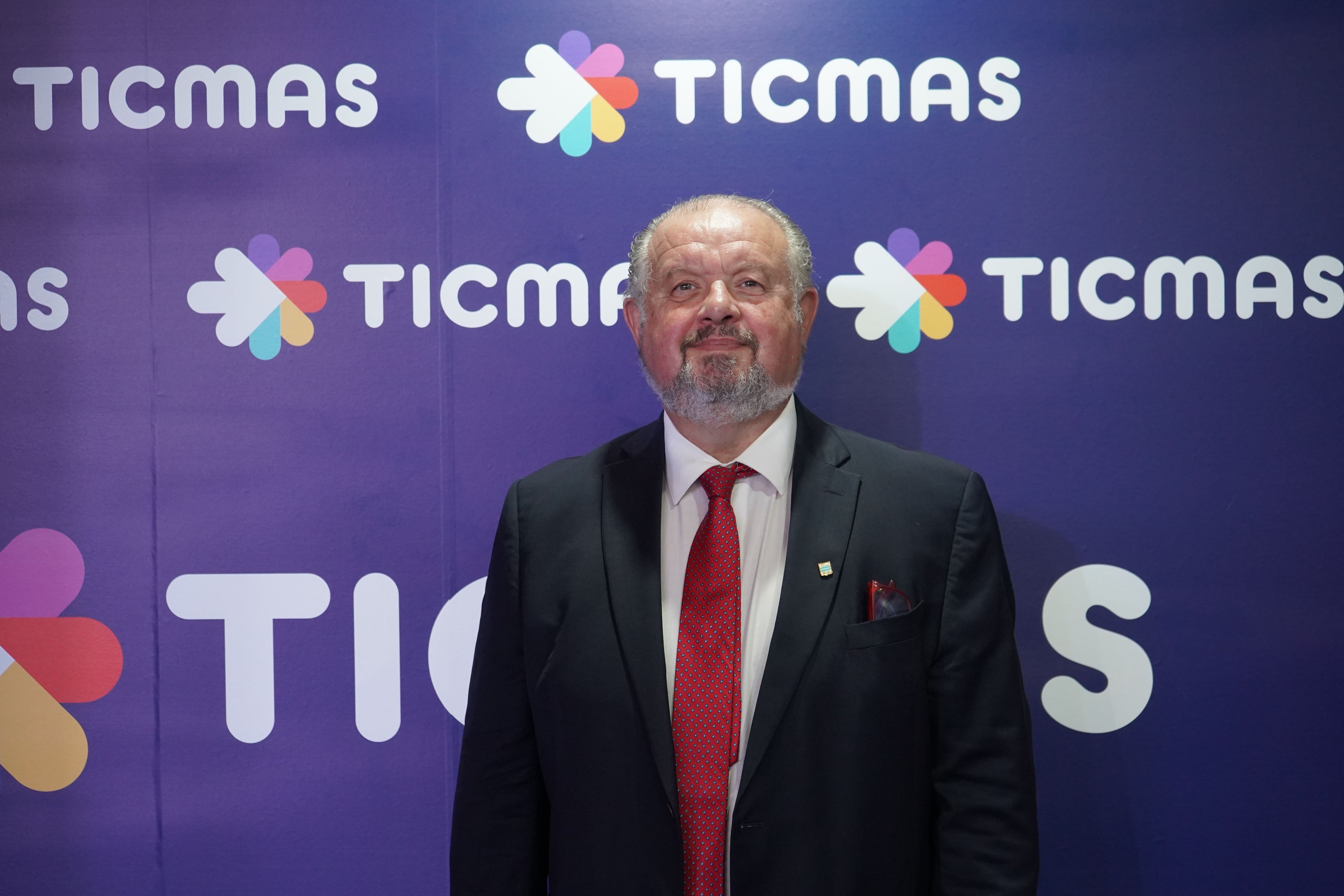 Gustavo Zorzoli en el stand de Ticmas durante la Feria Internacional del Libro de Buenos Aires 2024