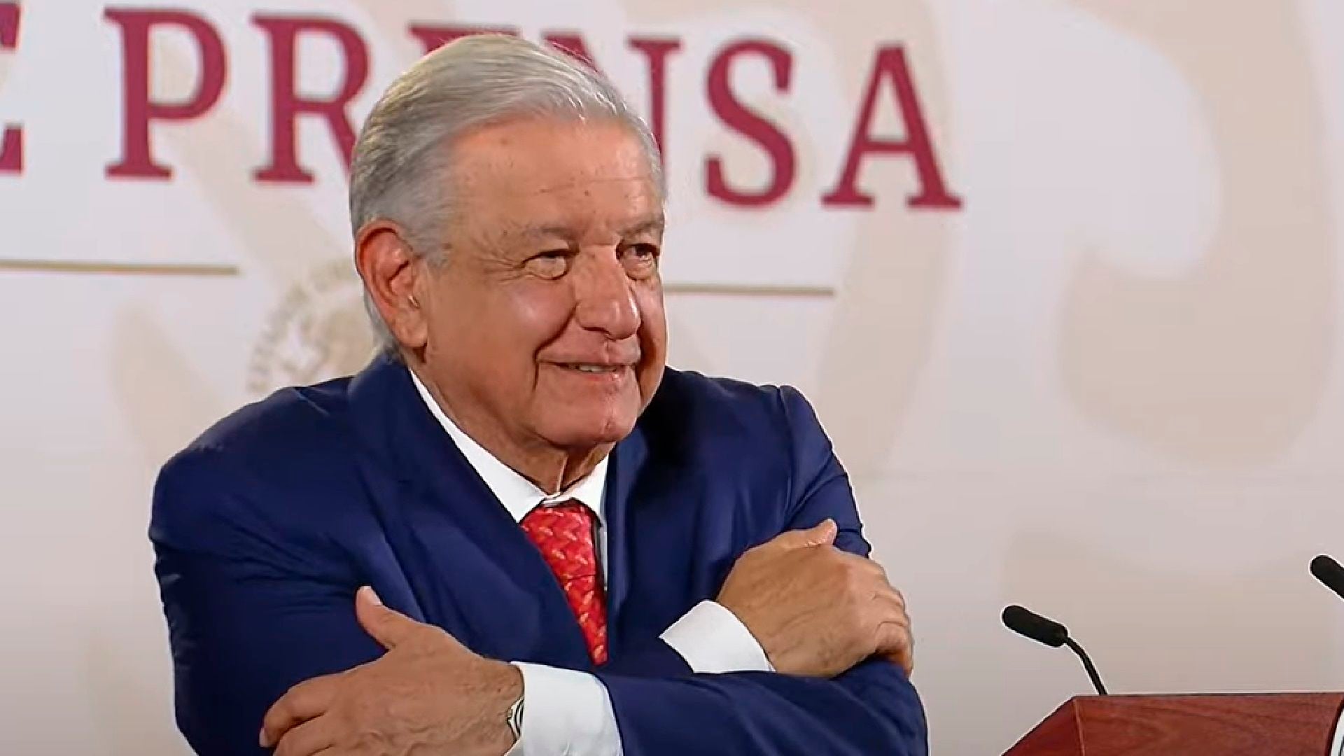 El presidente López Obrador envió un abrazo al expresidente de Uruguay a quien consideró "un ejemplo"