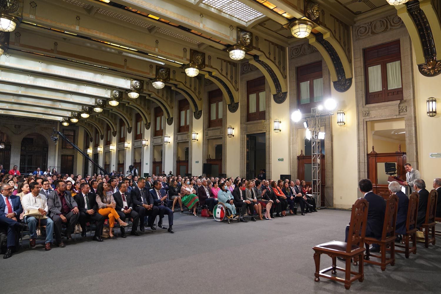 AMLO con diputados