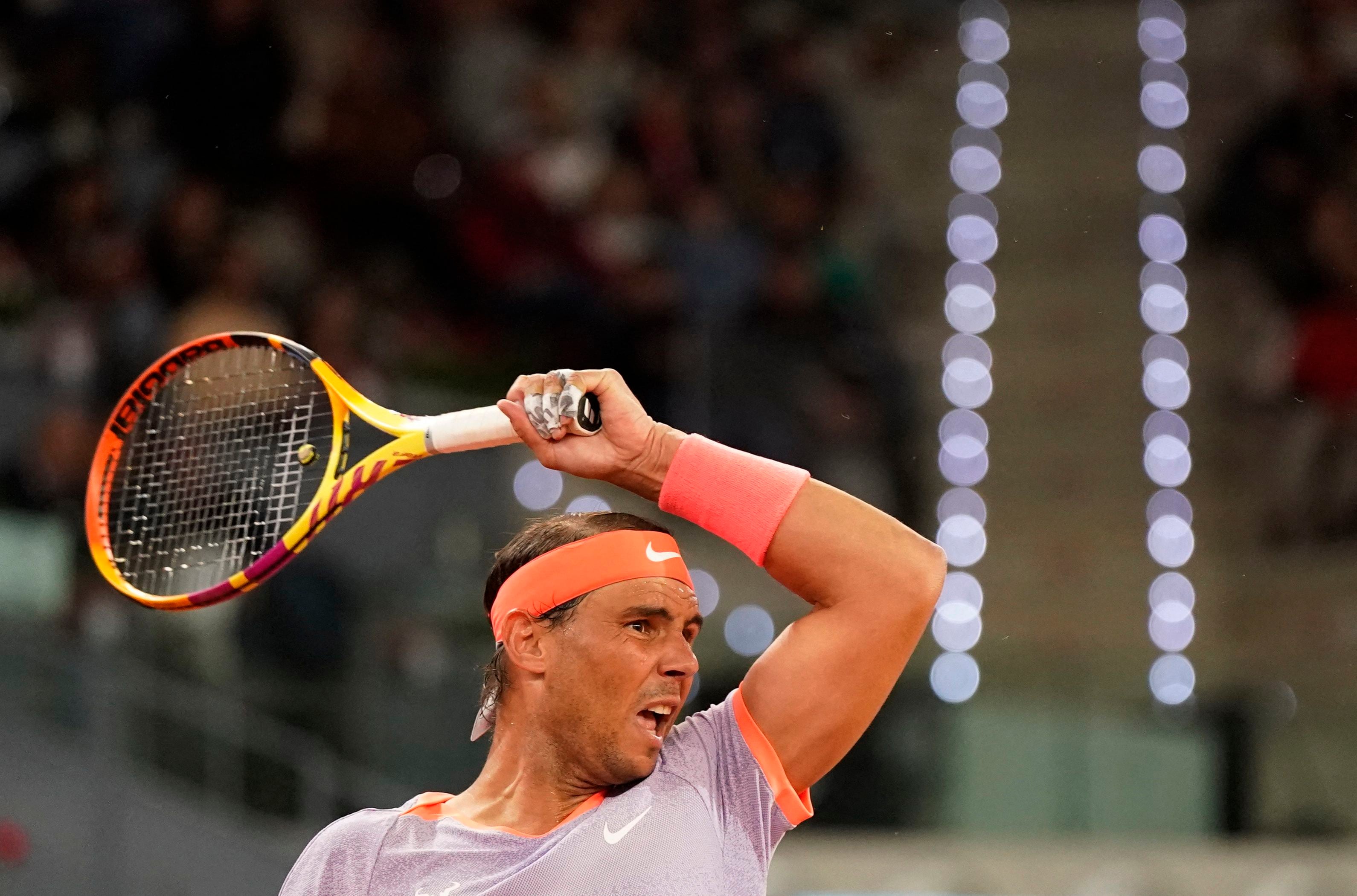 Nadal devuelve una pelota a De Miñaur (REUTERS/Ana Beltran)