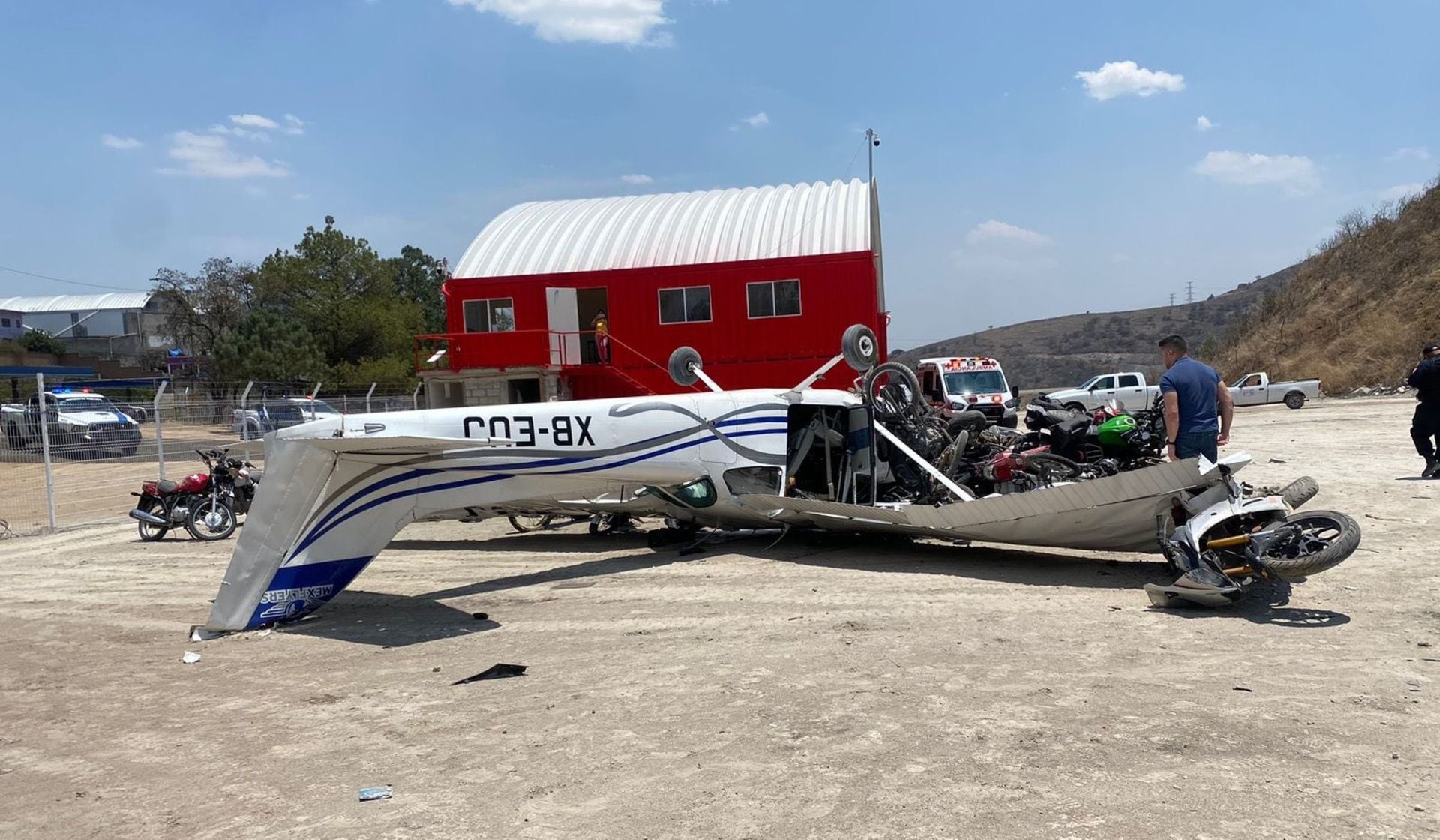 Cae avioneta en Atizapán de Zaragoza, Edomex; reportan tres personas lesionadas