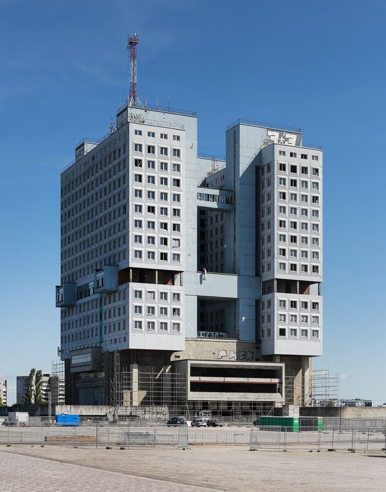 Edificio soviético estilo brutalista