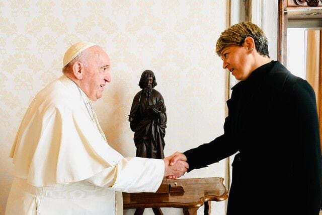 El papa Francisco recibió en audiencia privada a la primera dama de Colombia, Verónica Alcocer - crédito Presidencia