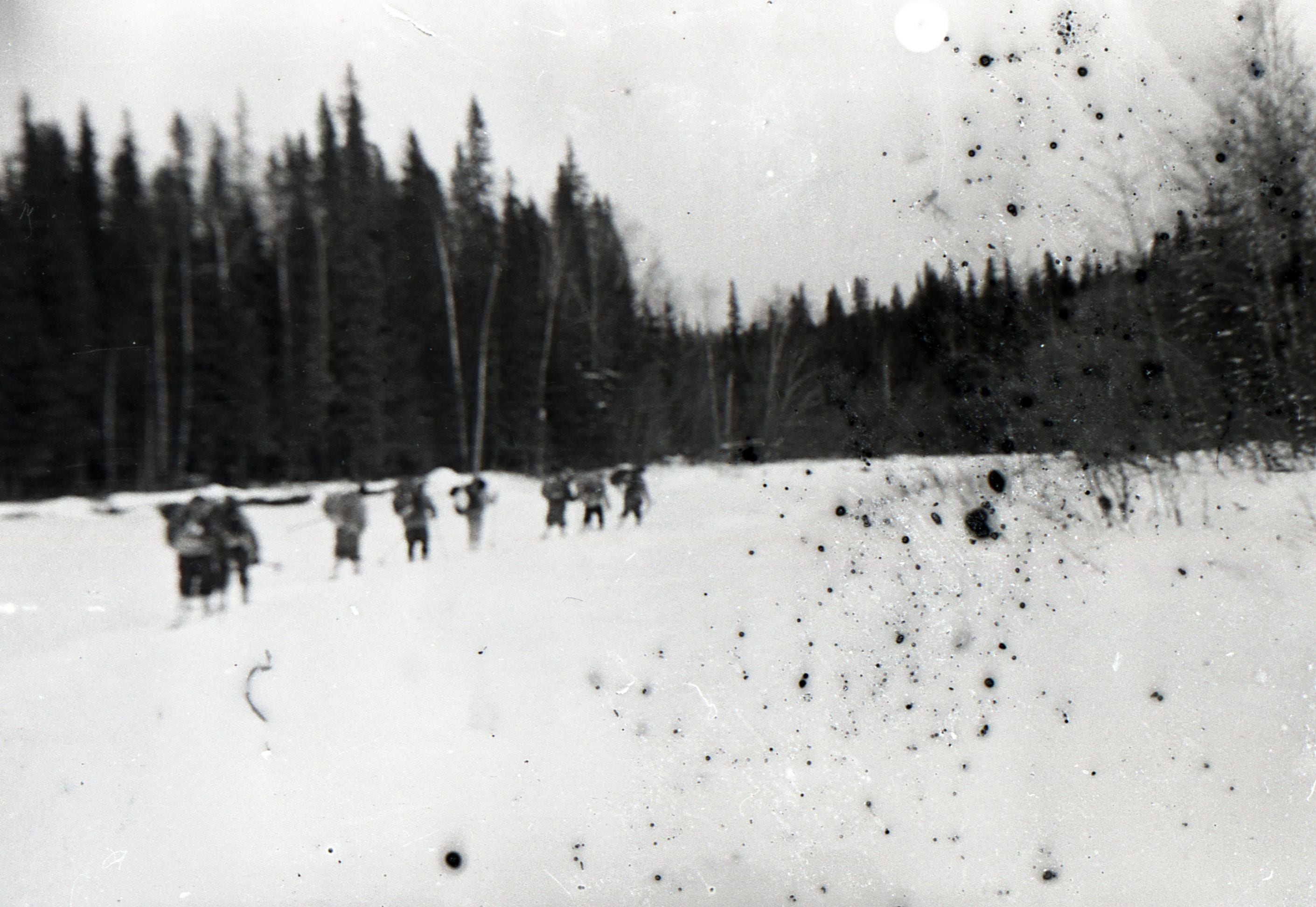 Una imagen proporcionada por dyatlovpass.com muestra a los miembros del viaje de senderismo al paso Dyatlov en los Montes Urales en Rusia el 28 de enero de 1959. Se recuperaron cámaras y películas después de que se encontró a los excursionistas (dyatlovpass.com vía The New York Times) 