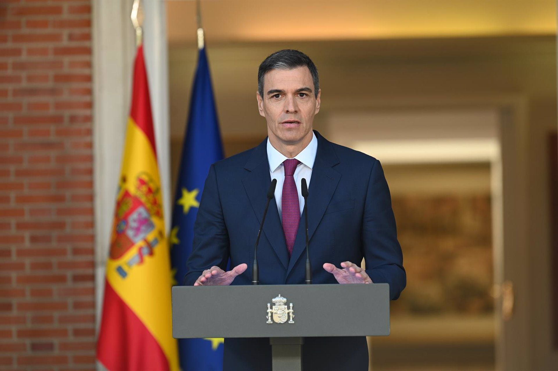 El presidente del Gobierno, Pedro Sánchez, comparece en el Complejo de la Moncloa, a 29 de abril de 2024, en Madrid. (Moncloa)
