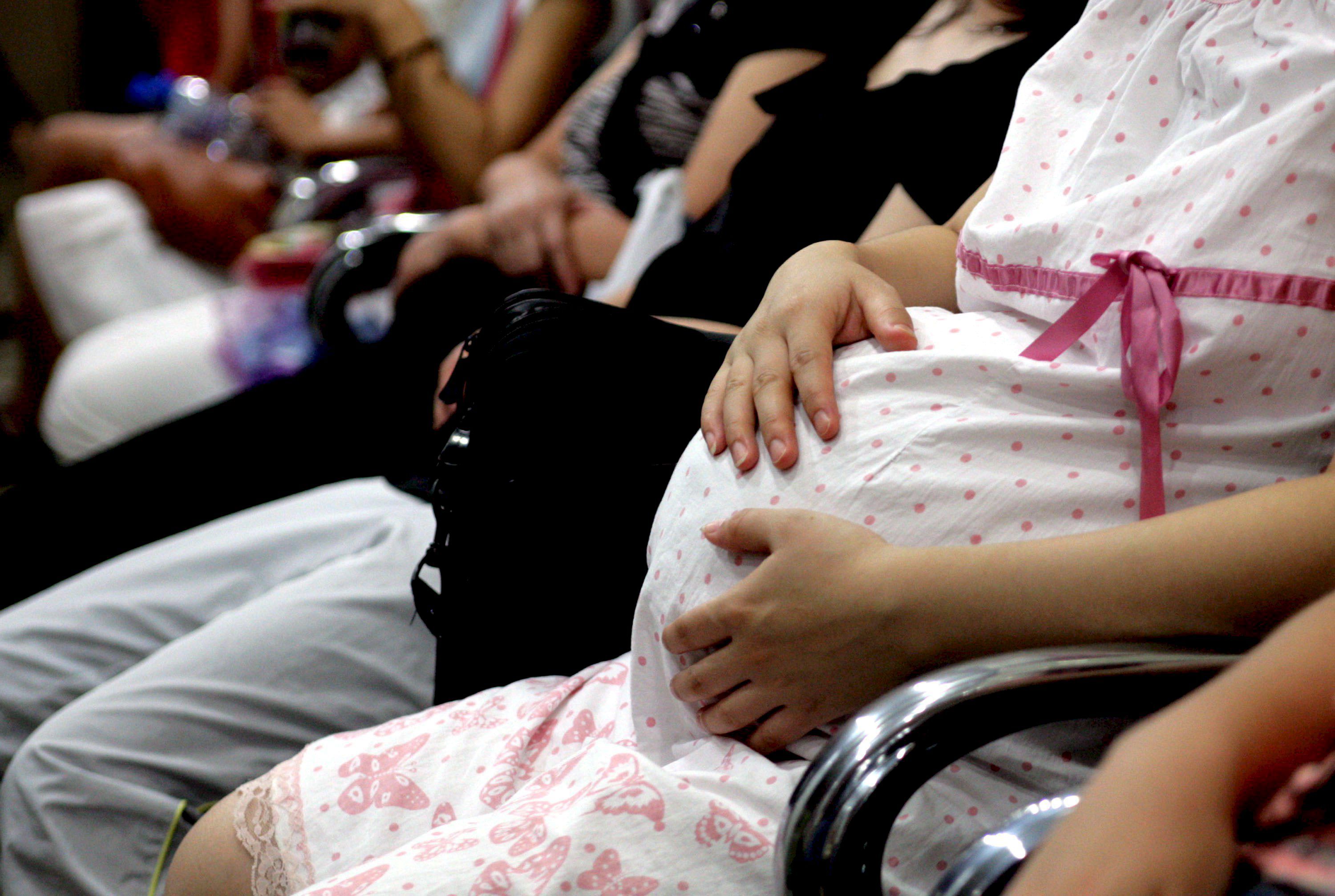 Las Mujeres embarazadas recibirán un bono pensional por cada hijo que tengan (hasta tres), si se aprueba la reforma - crédito Bao Dunyuan/EFE