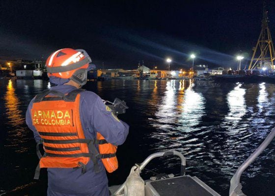 Avanza operación de búsqueda y rescate de dos personas desaparecidas - crédito Armada de Colombia