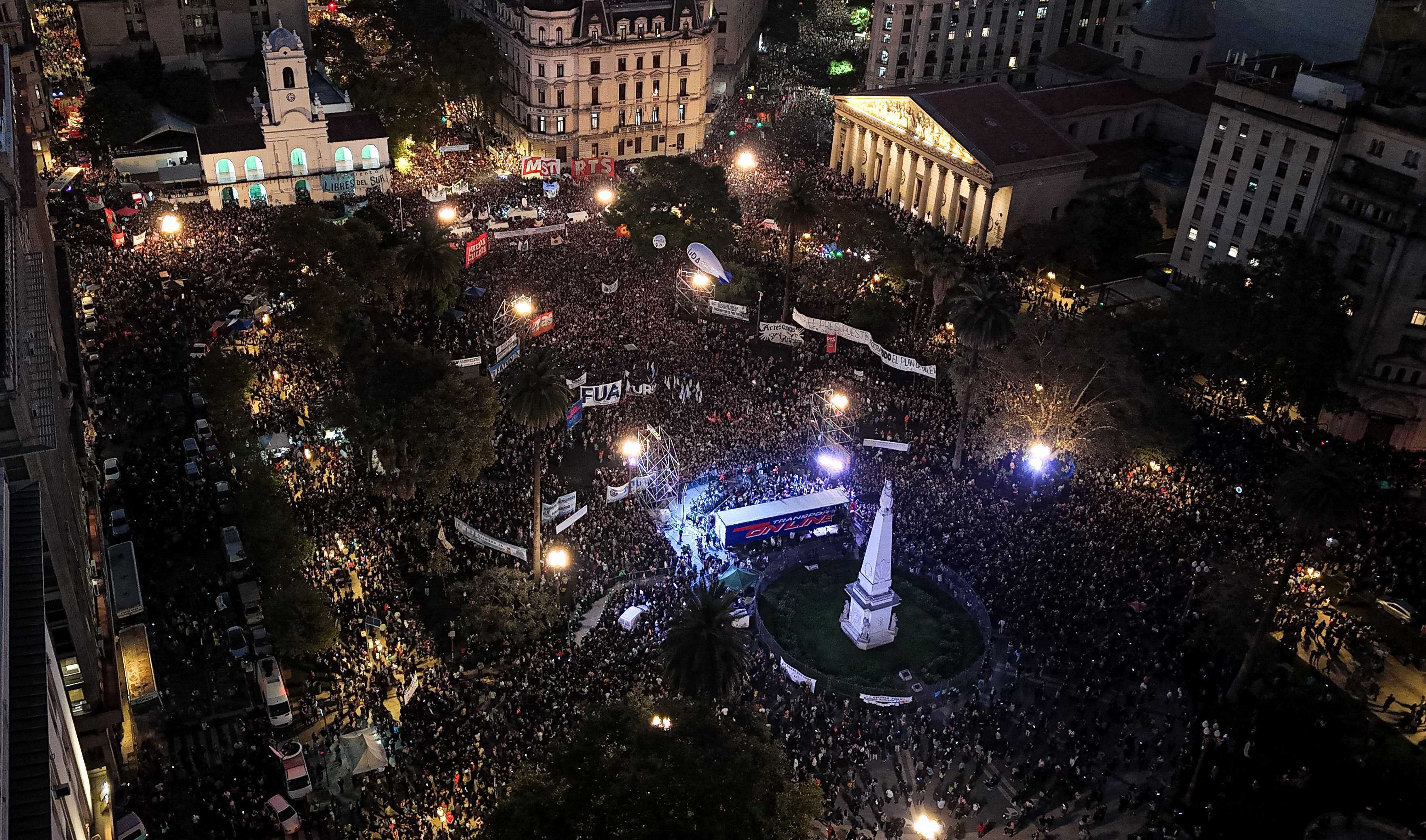 Marcha universitaria federal 23A - Drone de noche