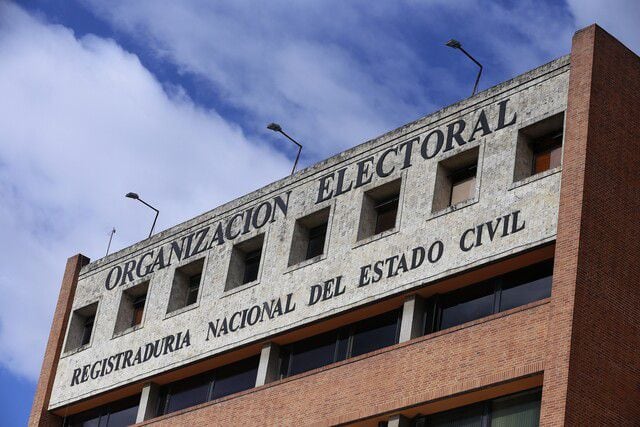 Registraduría Nacional del Estado Civil reveló que a través de IA encontraron más de 300 irregularidades en registros civiles de nacimiento - crédito Colprensa