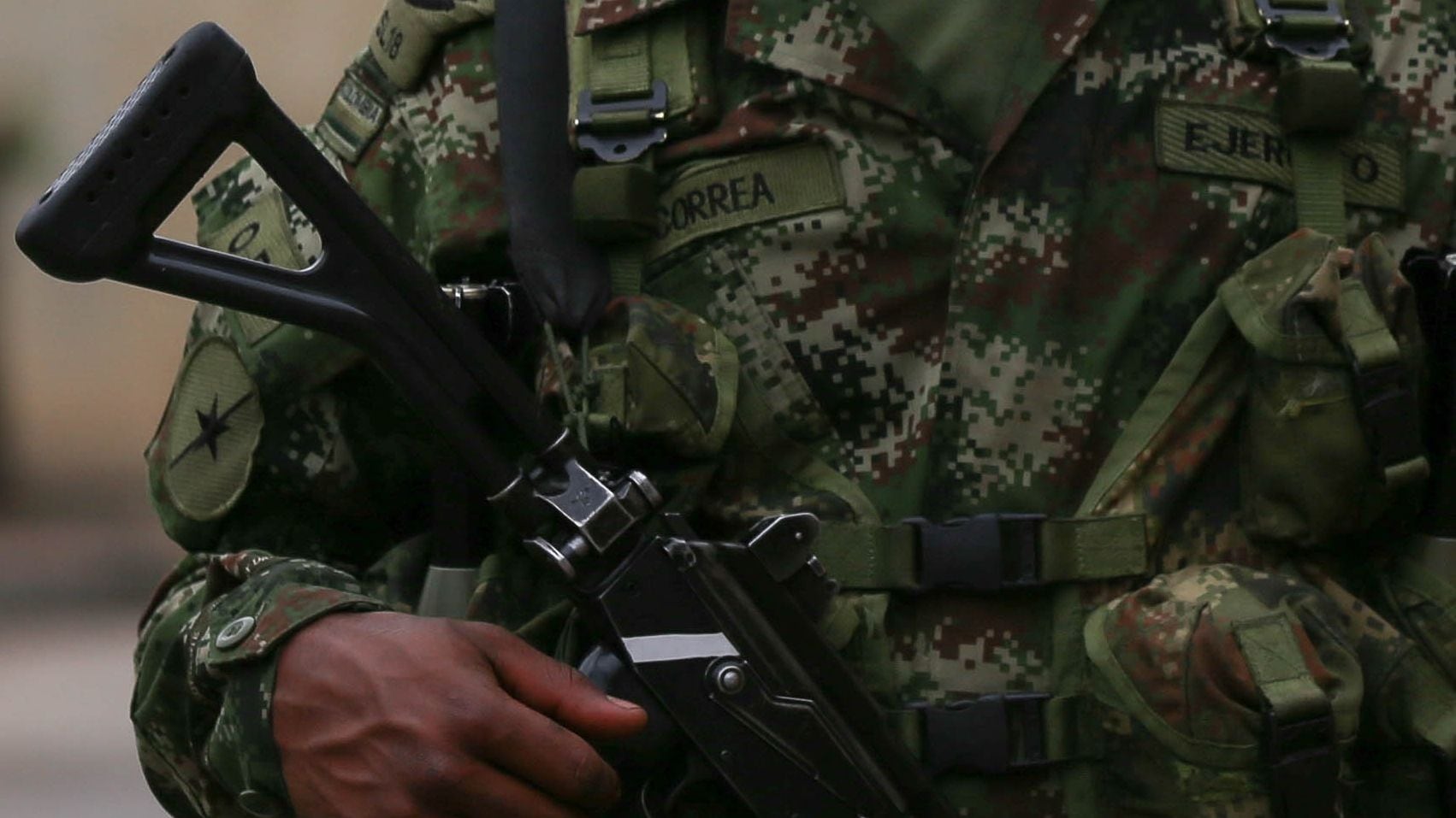 Chipaque, Cundinamarca. Abril 24 de 2020.  Ejercito Nacional a través de su comando de ingenieros militares realizan labores de desinfección en los municipios aledaños al distrito capital. (Colprensa - Camila Díaz)