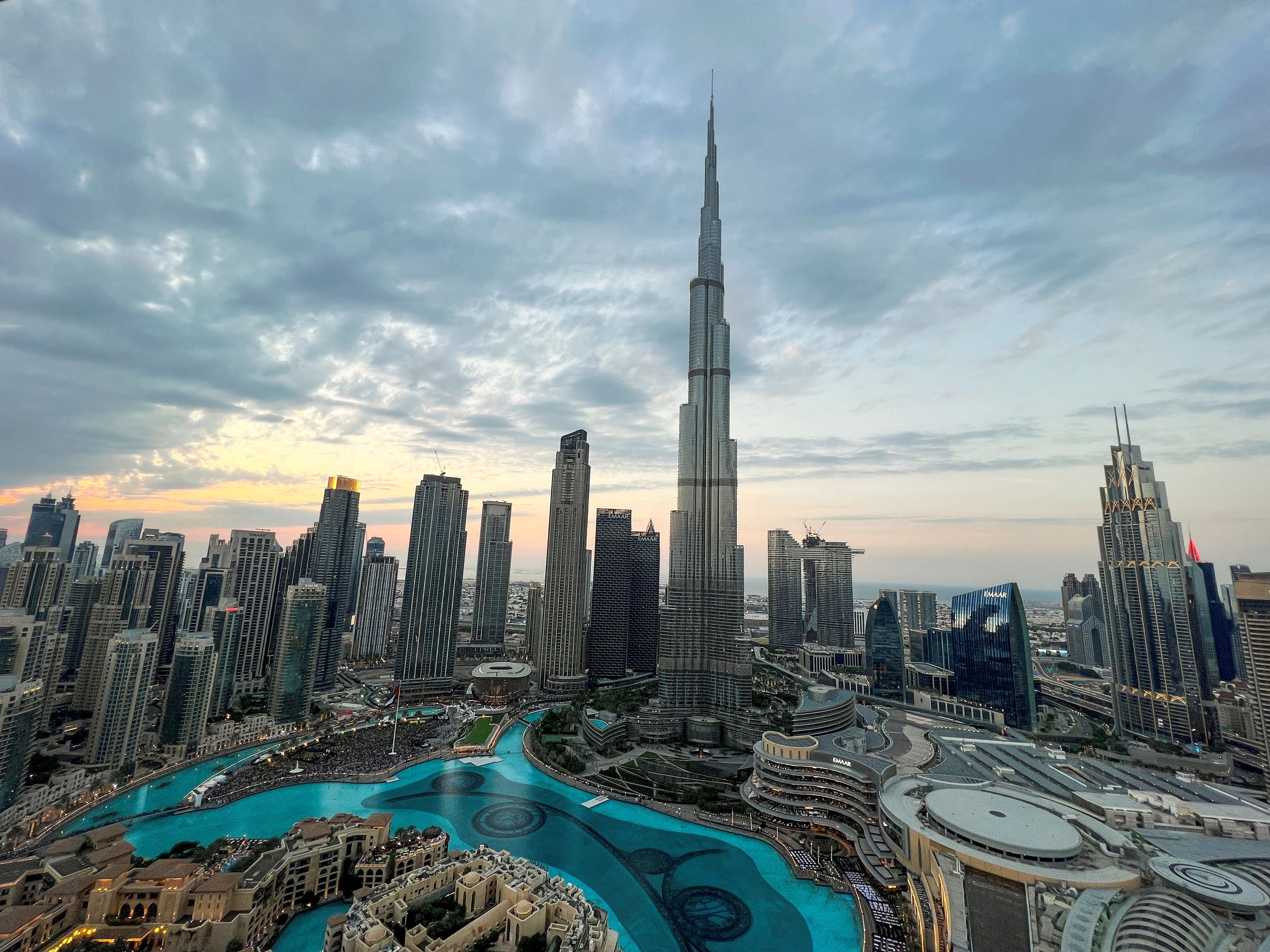 El Burj Lake Hotel está en la misma zona que el Burj Al Khalifa, el rascacielos más alto del mundo. (REUTERS/Abdelhadi Ramahi)