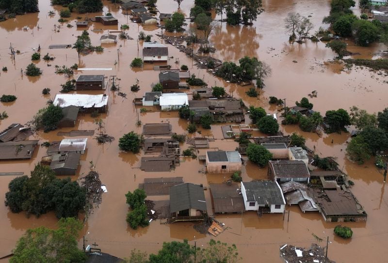 Un dron muestra una zona afectada por las inundaciones en Encantado, estado de Rio Grande do Sul, Brasil. 3 de mayo de 2024. REUTERS/Diego Vara