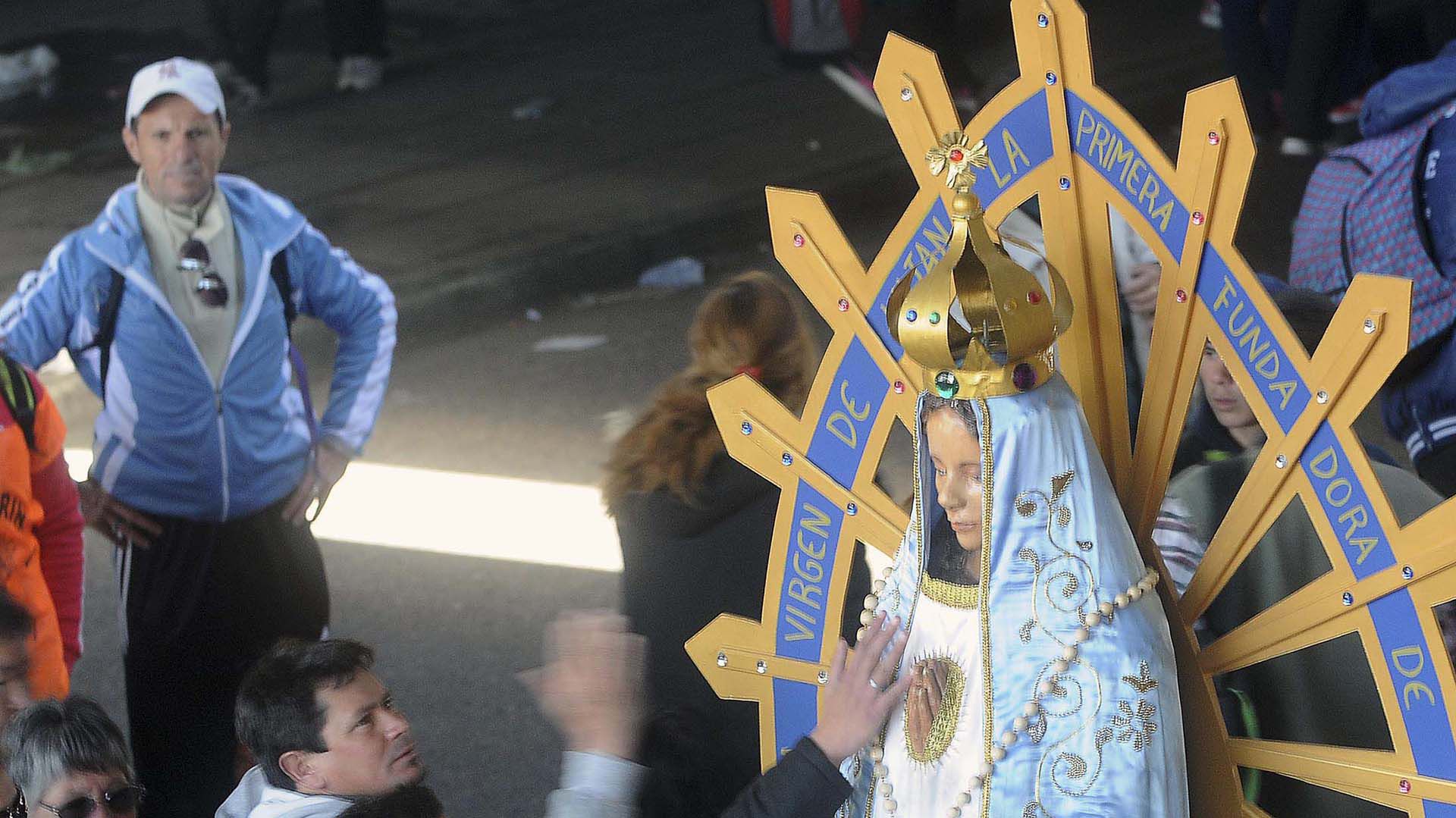 La oración a la Virgen de Luján refleja el clamor de unión del pueblo argentino. (NA)