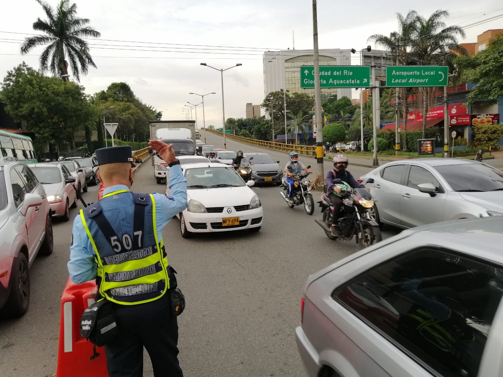 Vehículos en Medellín-Antioquia Colombia-27-08-2021