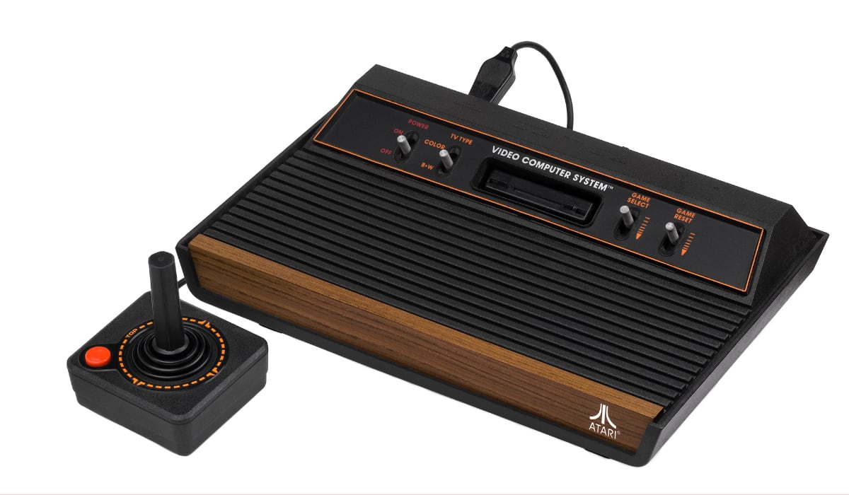 En 1977, la compañía lanzó la Atari 2600, una de las primeras consolas de videojuegos domésticas. (Atari)