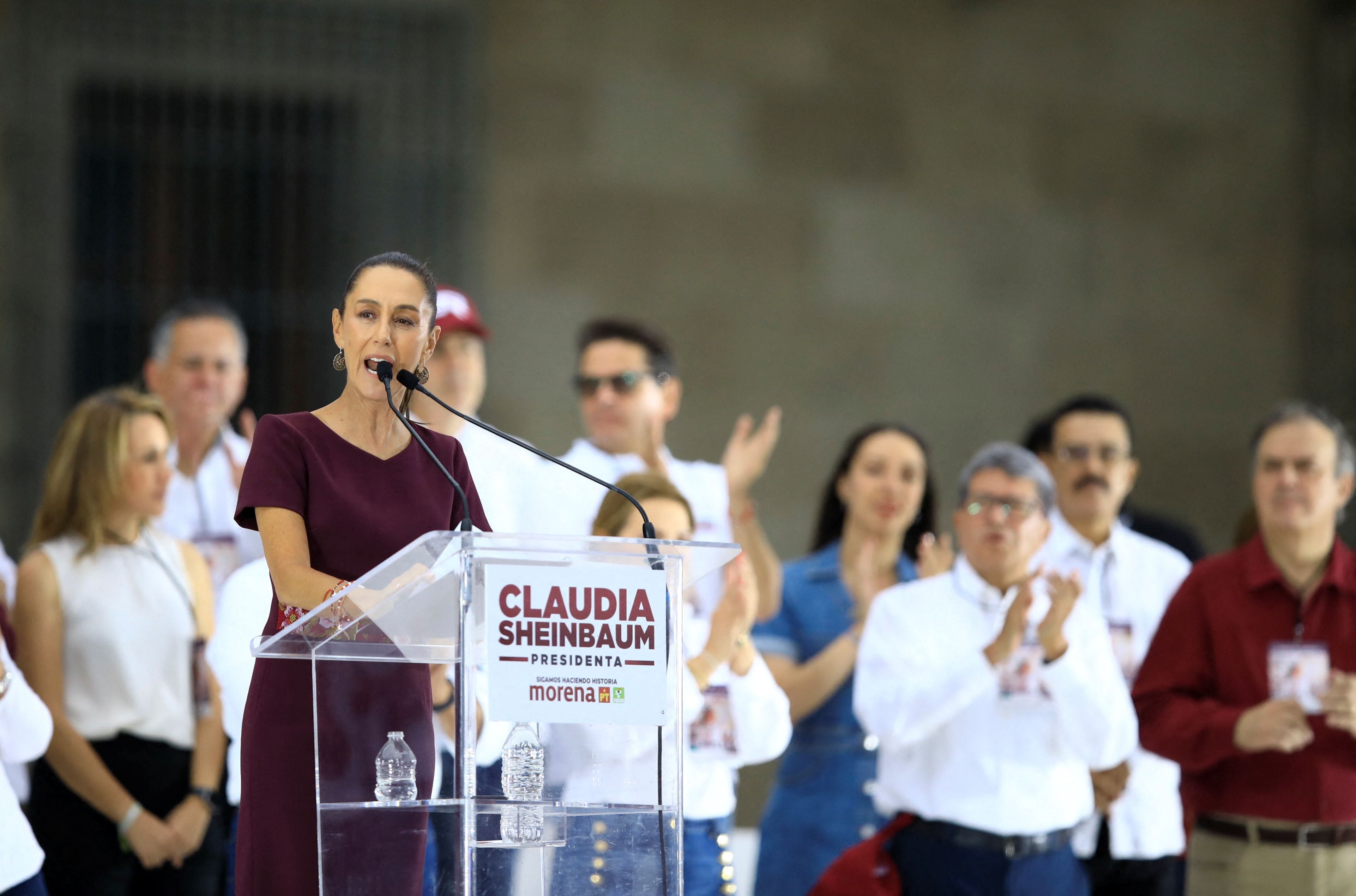 A gritos de "presidenta, presidenta", así fue recibida Sheinbaum en el zócalo (REUTERS/Raquel Cunha)