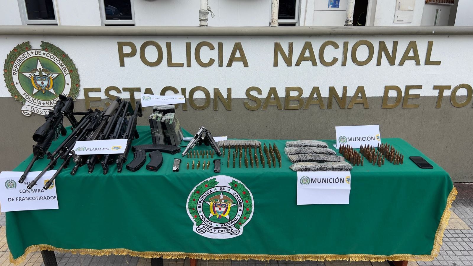 La Policía de Santander capturó a un hombre que transportaba un arsenal de guerra en Santander -  crédito Policía de Santander