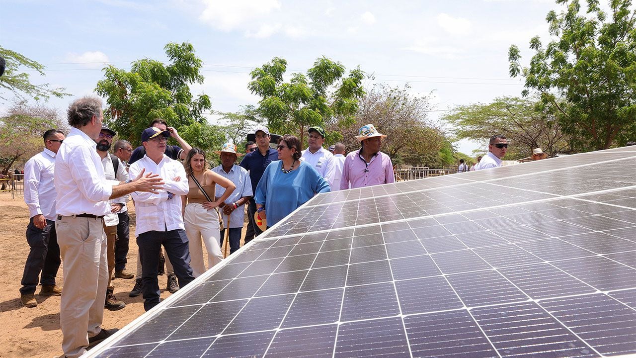 Planta potabilizadora de agua entregada por ‘Misión La Guajira’ en Manaure utiliza energía solar - crédito Presidencia de la República