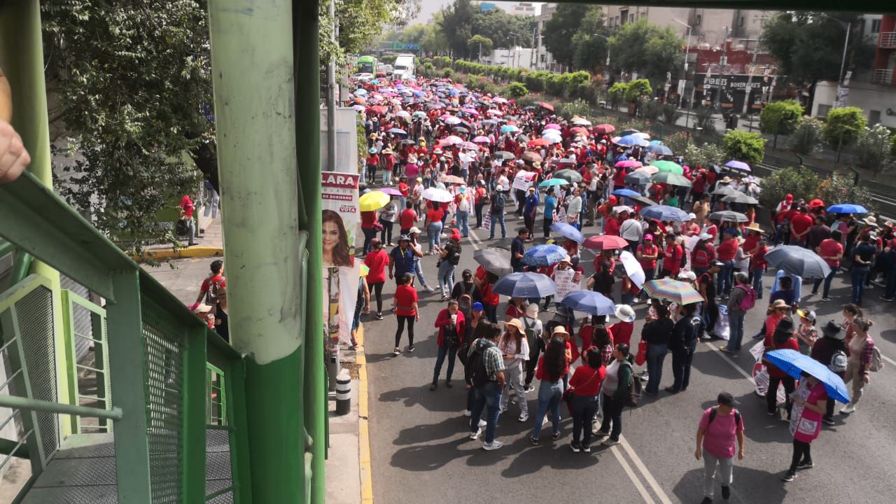 Protesta de la CNTE en San Antonio Abad, frente a las oficinas del SNTE