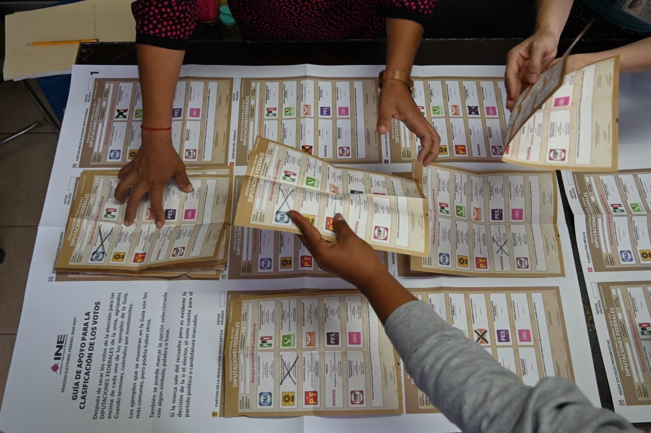 Conteo de boletas electorales tras la jornada de elecciones de este domingo.