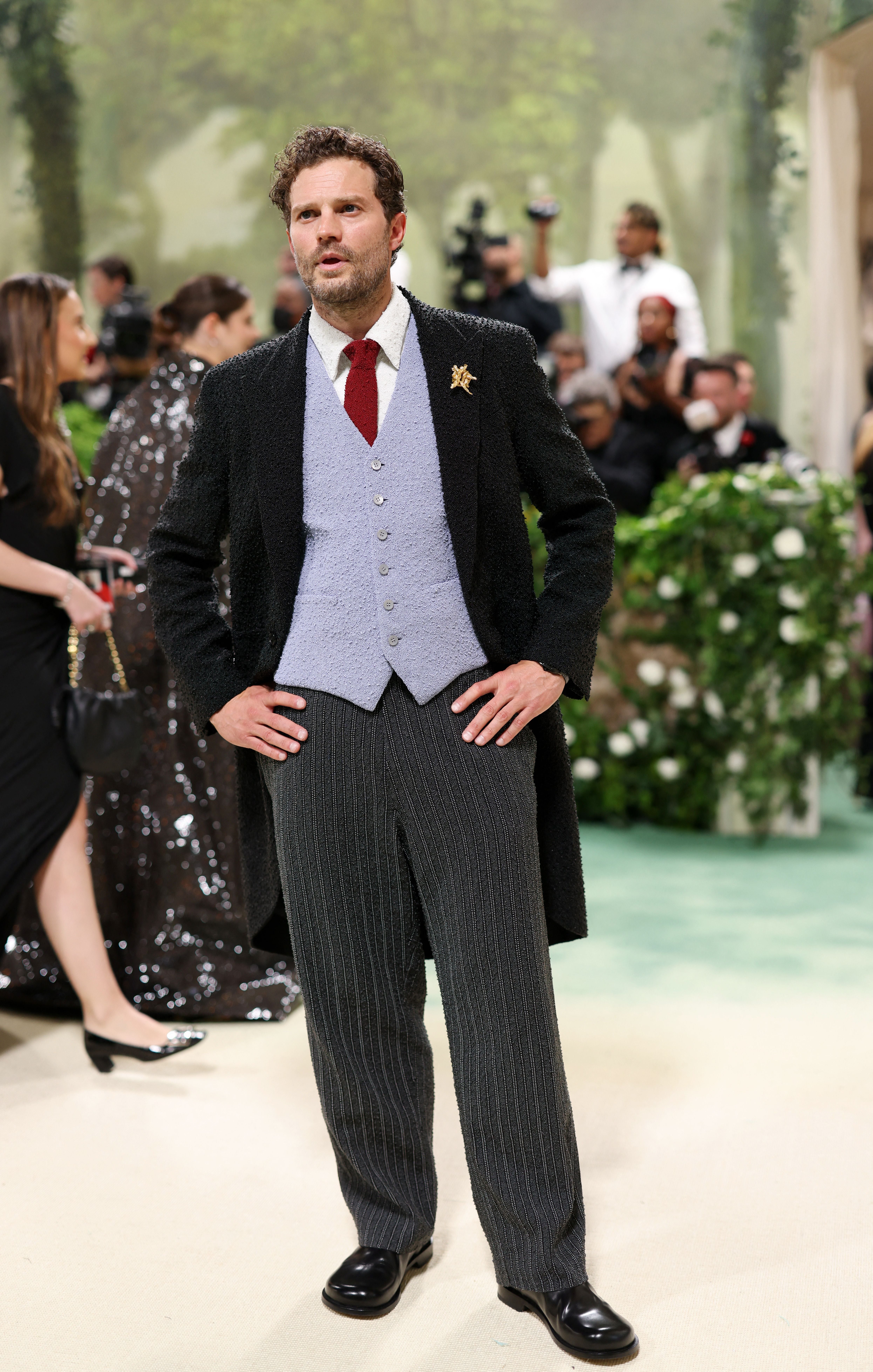 Jamie Dornan mostró un look clásico con distintos matices en la alfombra de la Met Gala REUTERS/Andrew Kelly