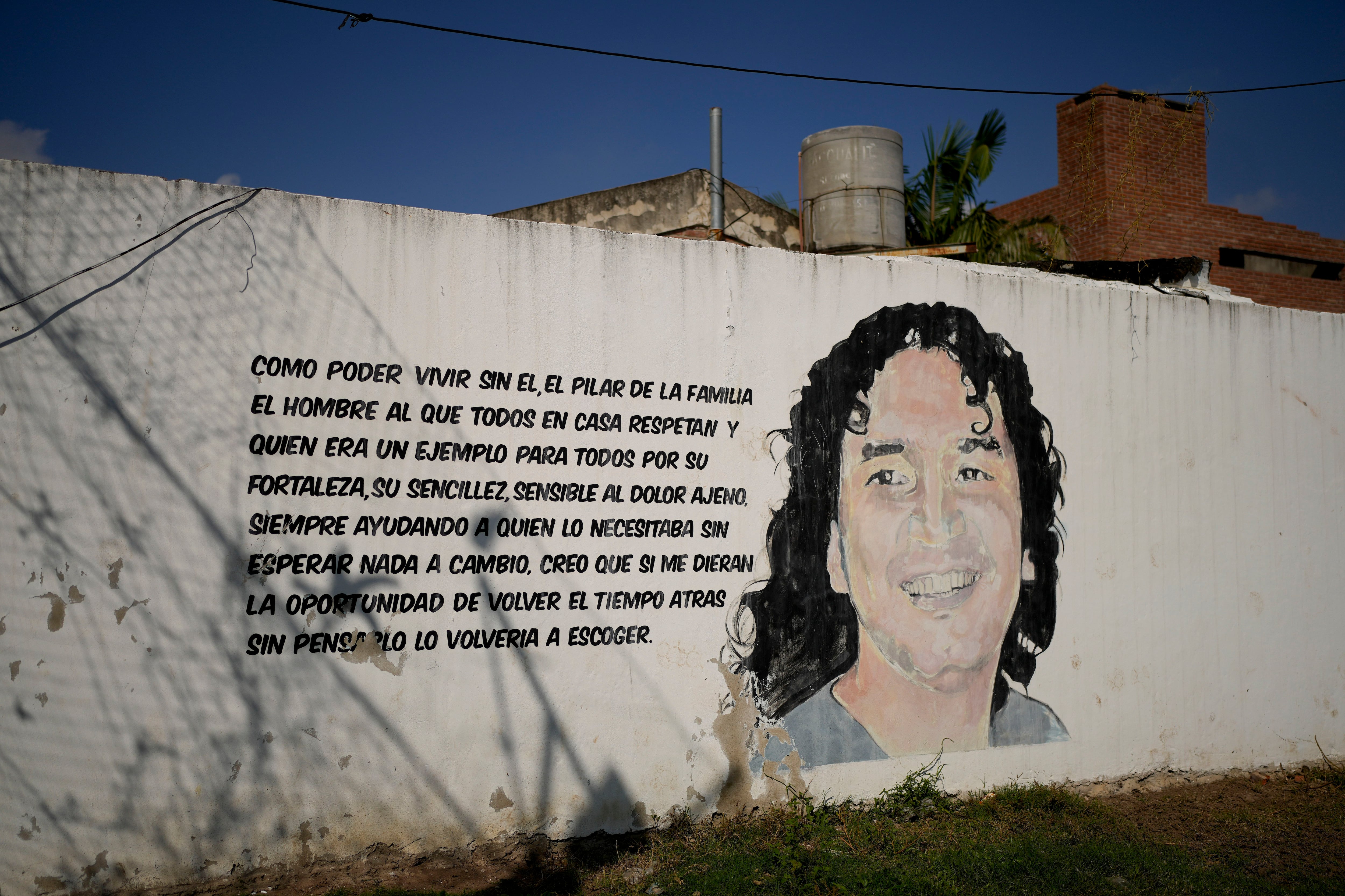 Un mural de Claudio Ariel Cantero en Rosario. "El Pájaro" era el líder de "Los Monos" (AP/archivo Foto/Natacha Pisarenko)