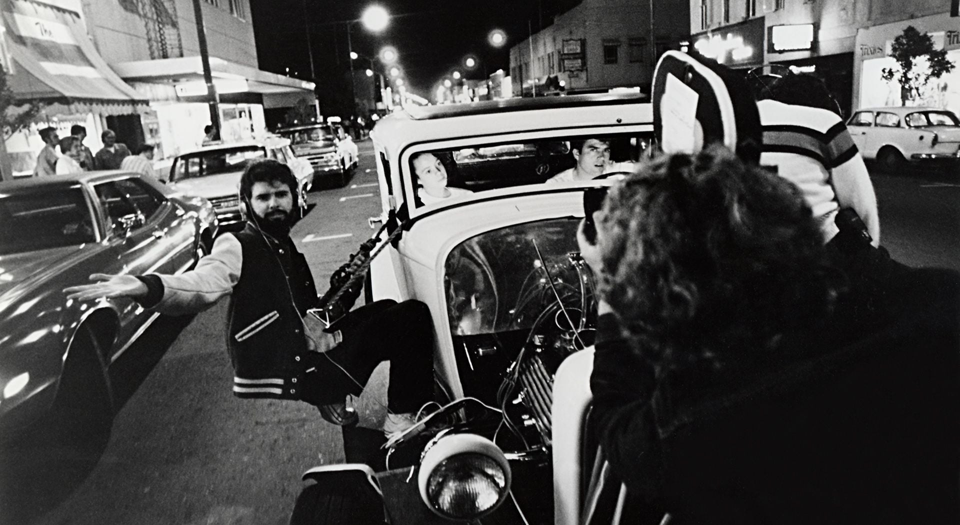 George Lucas durante el rodaje de 'American Graffiti', una de sus primeras películas antes de embarcarse en el universo 'Star Wars'