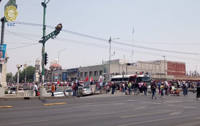 Foto de la marcha de la CNTE