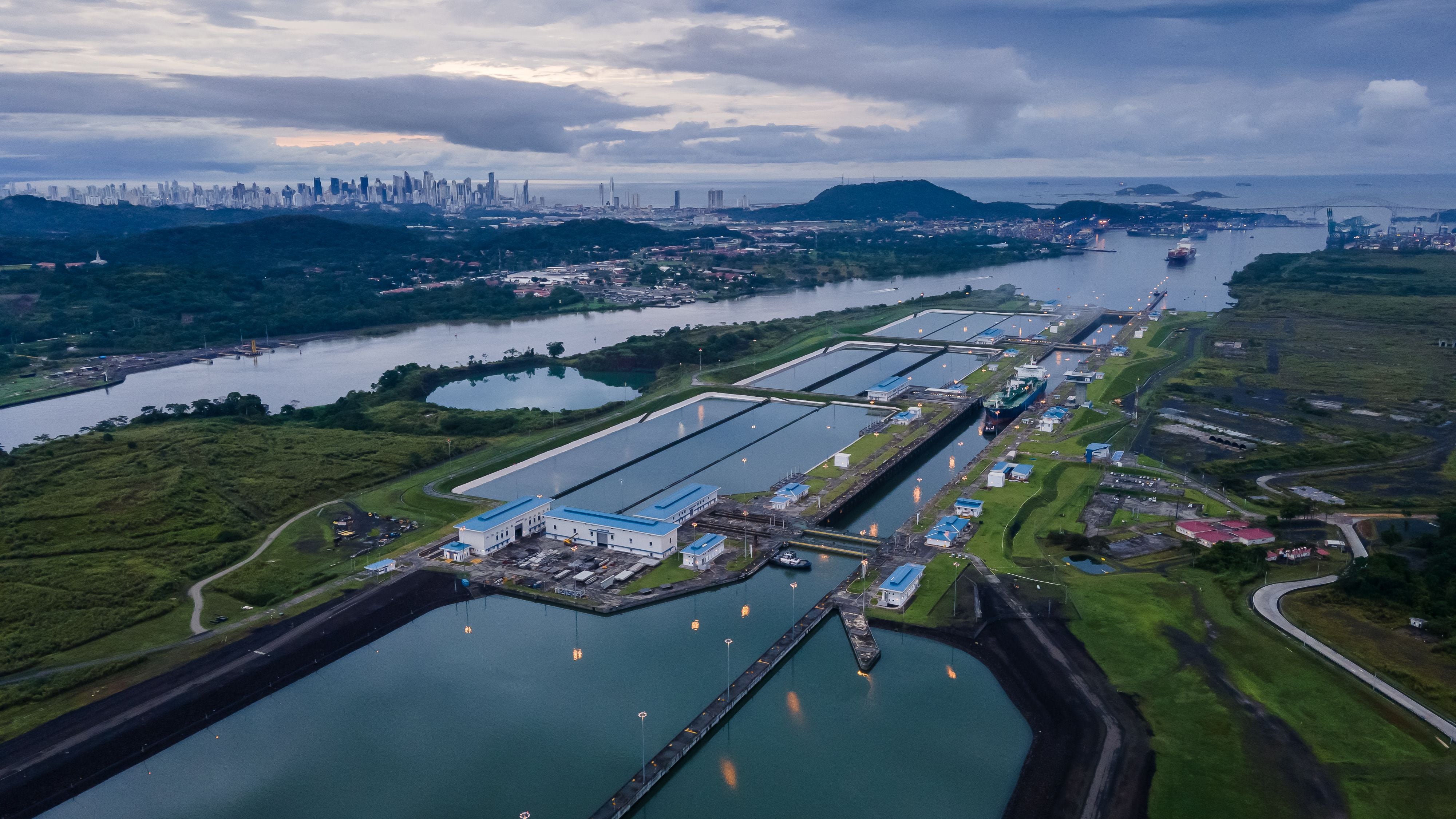 Canal de Panamá aumentó la cantidad de tránsitos diarios