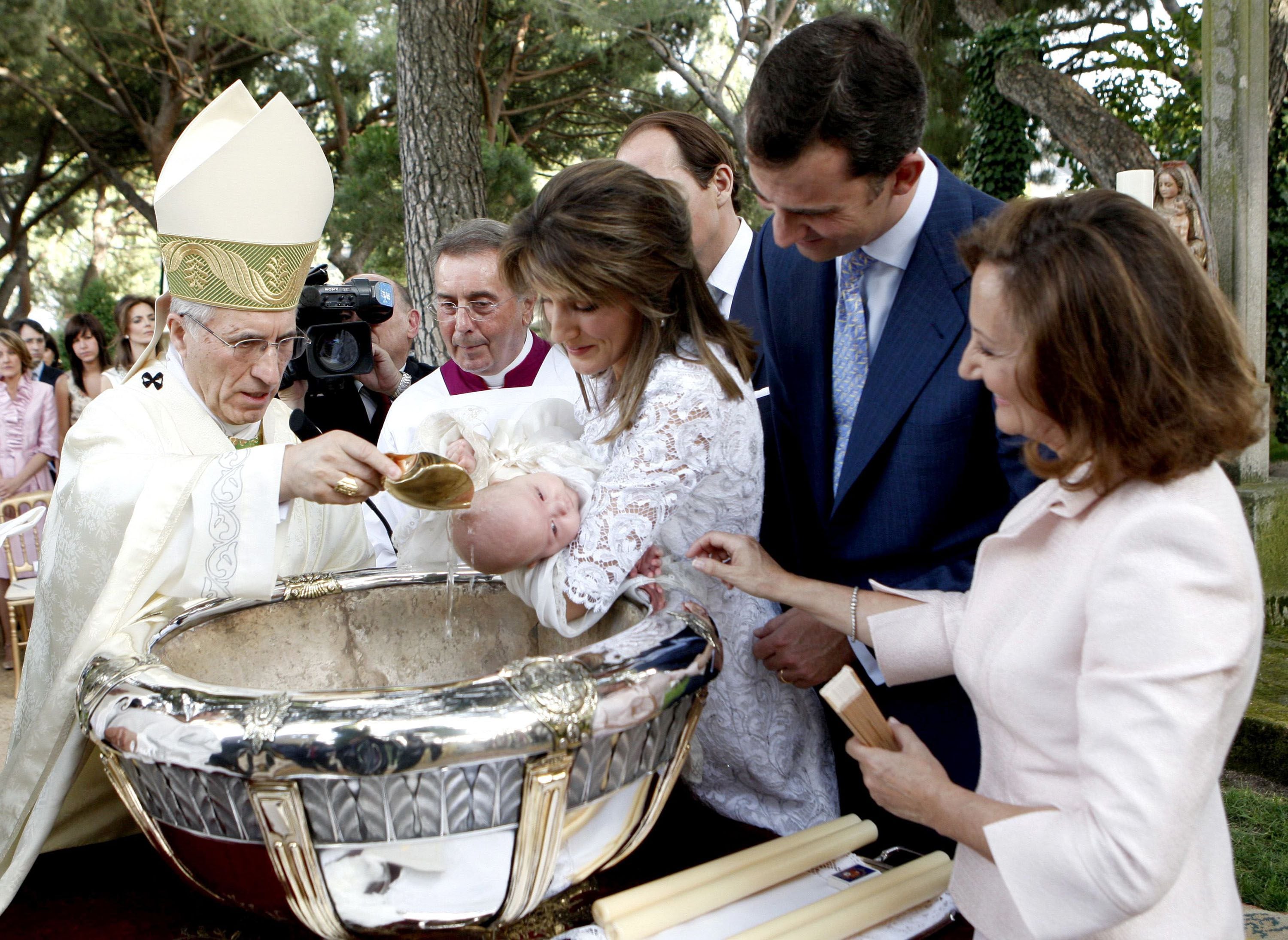 MADRID, SPAIN - JULY 15:  Princess Letizia (C) and  Crown Prince Felipe of Spain (2R) hold their daughter Princess Sofia as Princess Letizia's mother Paloma Rocasolano looks on (R) during the baptism of Princess Sofia on July 15, 2007 at Zarzuela Palace in Madrid, Spain. (Photo by Juanjo Martin/Pool/Efe/Getty Images)