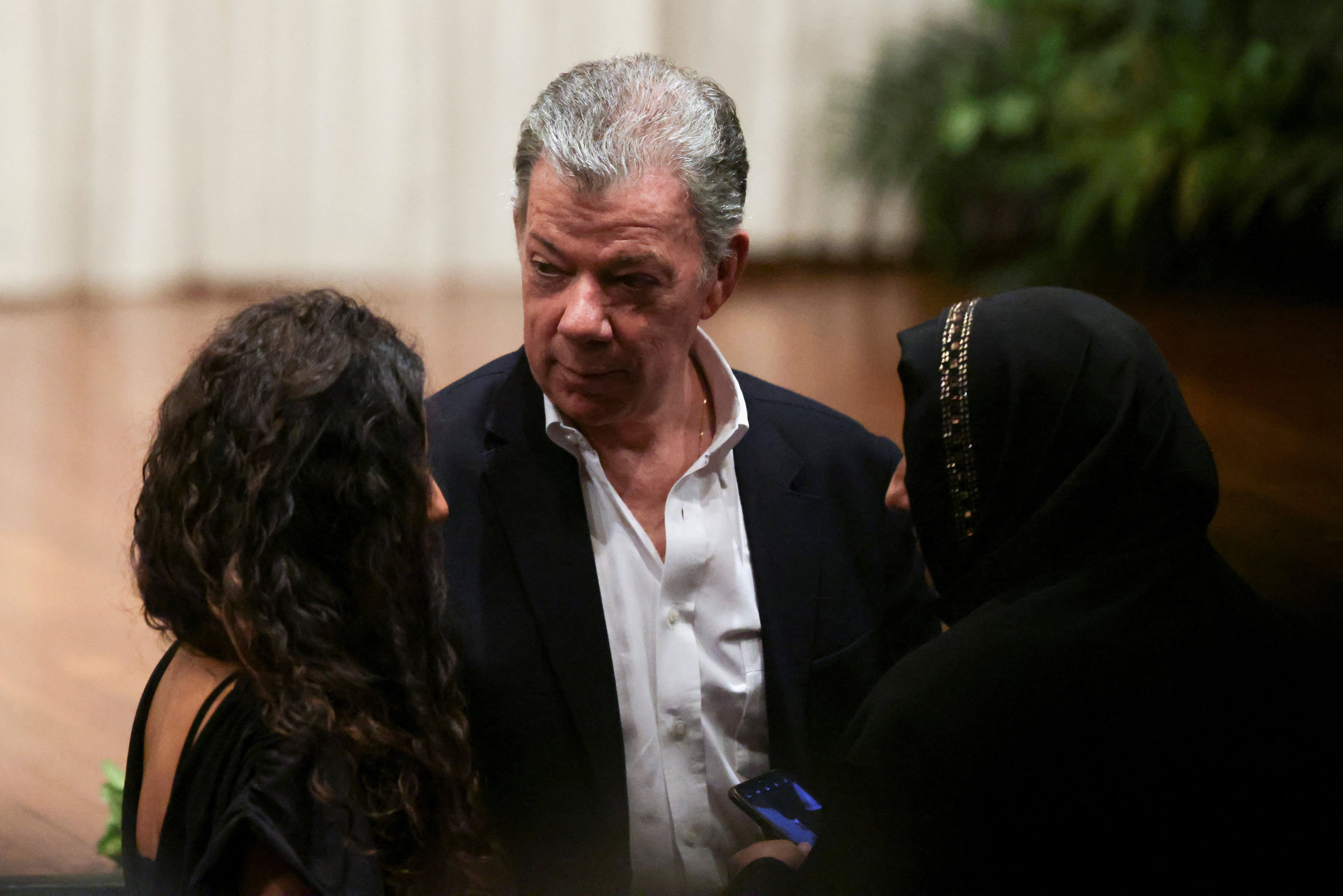 Jonathan Powell aconsejó a Juan Manuel Santos hacer un plebiscito para el Acuerdo de Paz y ahora se arrepiente - crédito Luisa González/Reuters