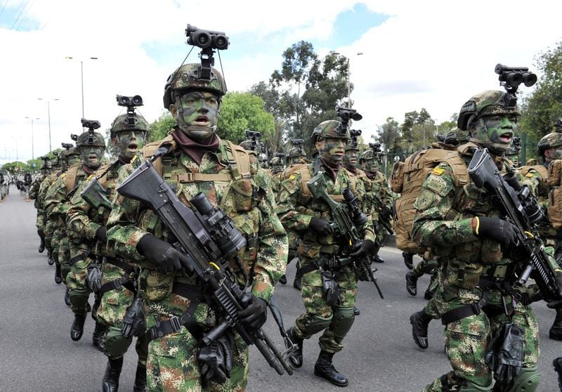 Foto de archivo. Soldados colombianos marchan durante un desfile militar para conmemorar el 208 aniversario de la independencia de Colombia en Bogotá, Colombia, 20 de julio, 2018. REUTERS/Carlos Julio Martínez